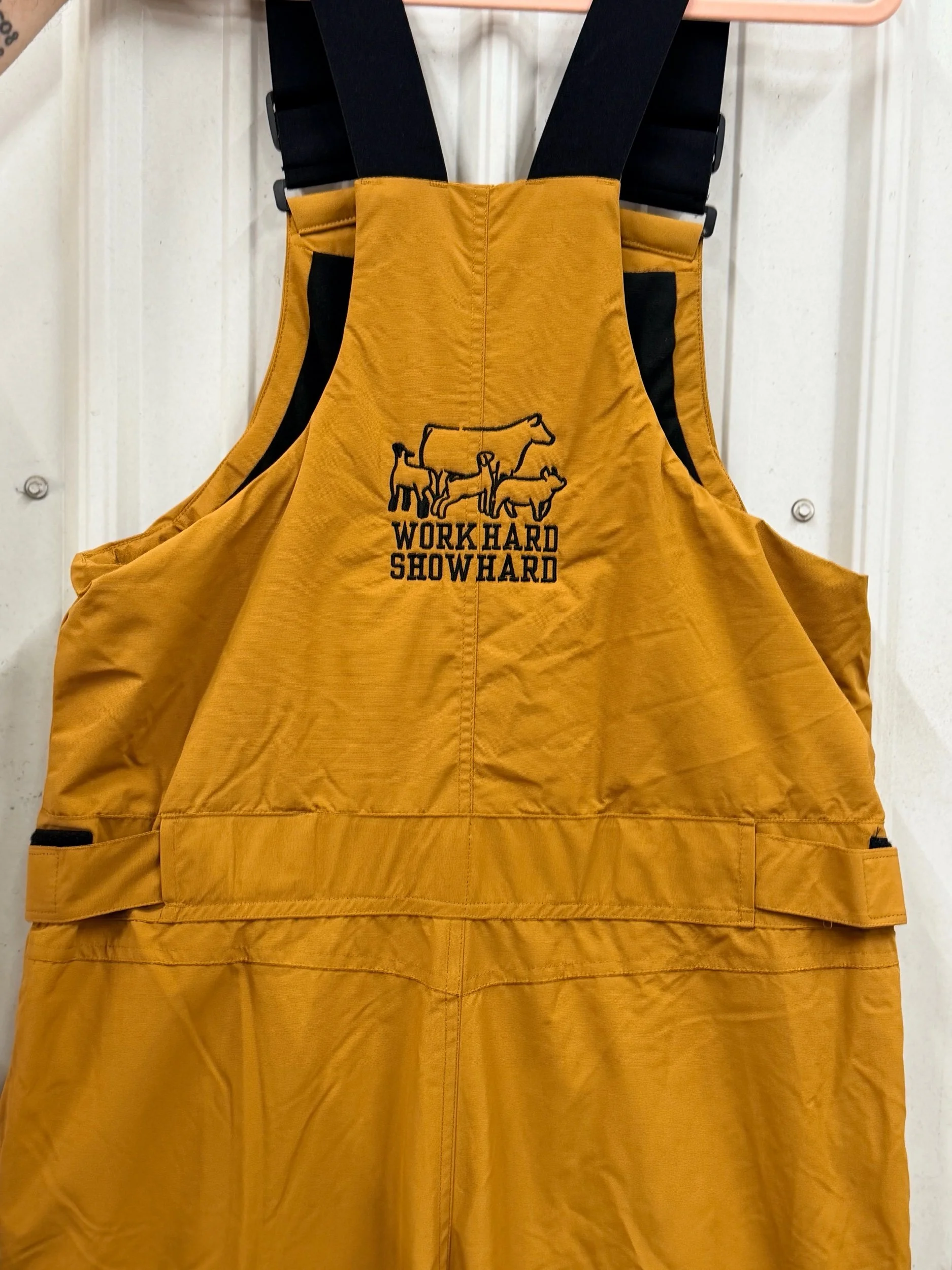 RTS-Natural Stone Flag Wash Rack Livestock Bib