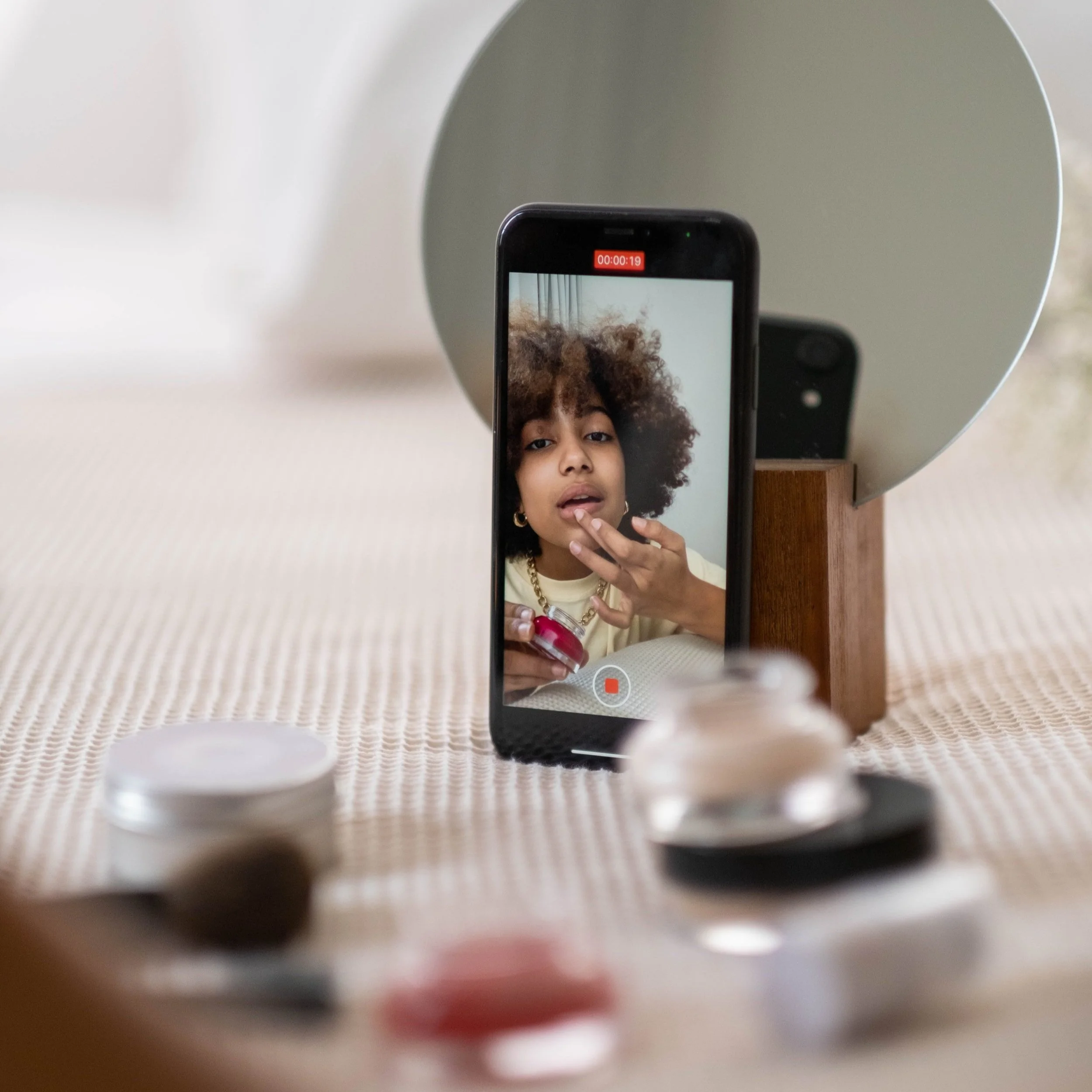 User Generated Content  VS Influencer Marketing