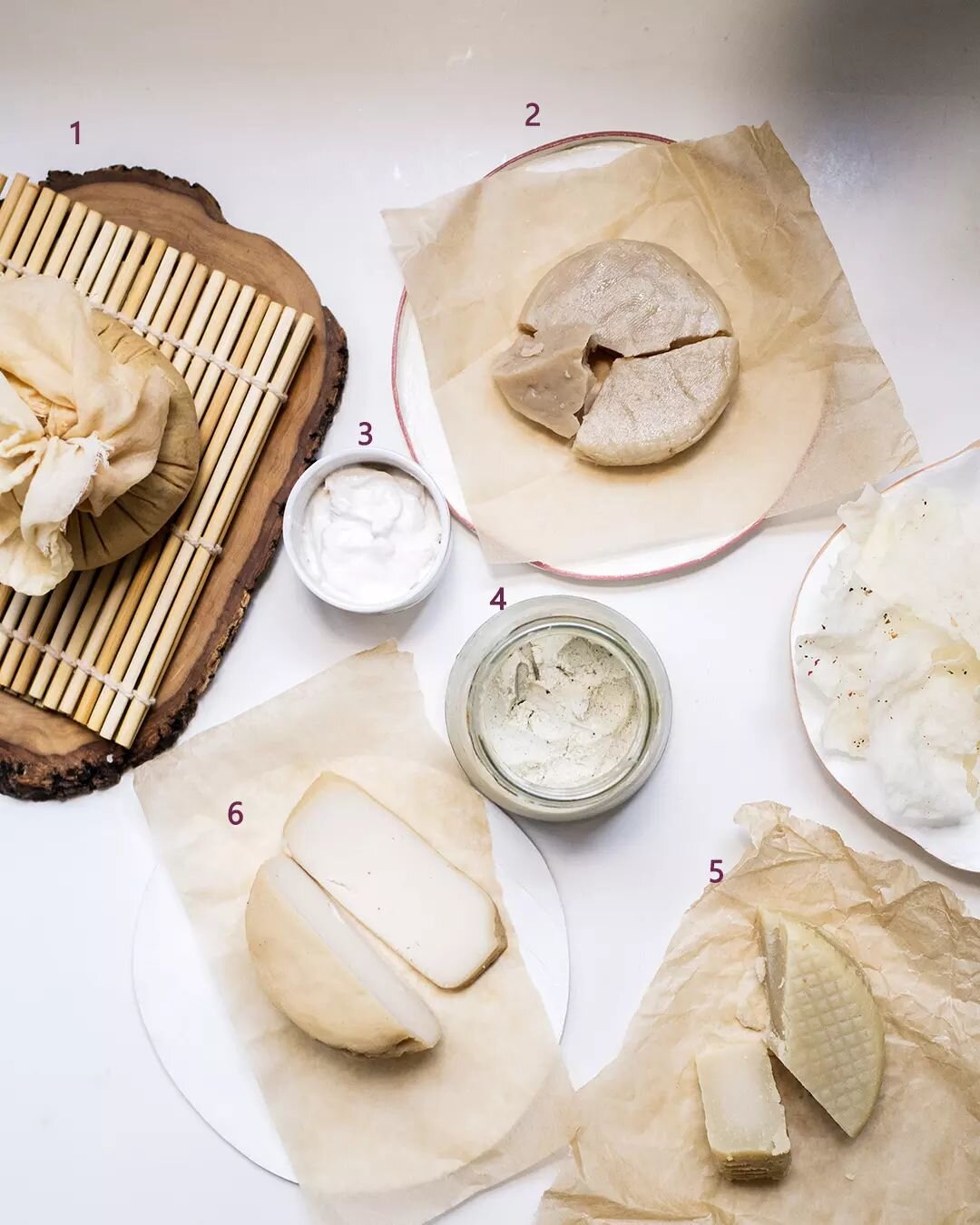 Cheese (plant based) I have in my fridge right now
I'm always investigating or trying out some plant cheese so I thought I could do these updates in the form of what cheeses I have at a given moment in time 😊🌿🧀
1. Kimchi hemp cheese straining, but