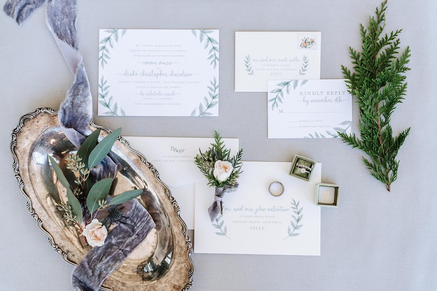 This winter wedding invitation suite is oh-so wonderful! ✉️

Venue: @laarboledavenue
Photography: @laurenlnewman
Rentals: @amigo.event.rentals
Coordination: @invitedplanning
Design+floral: @tangledlotus
MUAH: @andreamaebeauty
Cake: @cakesby_denise
In