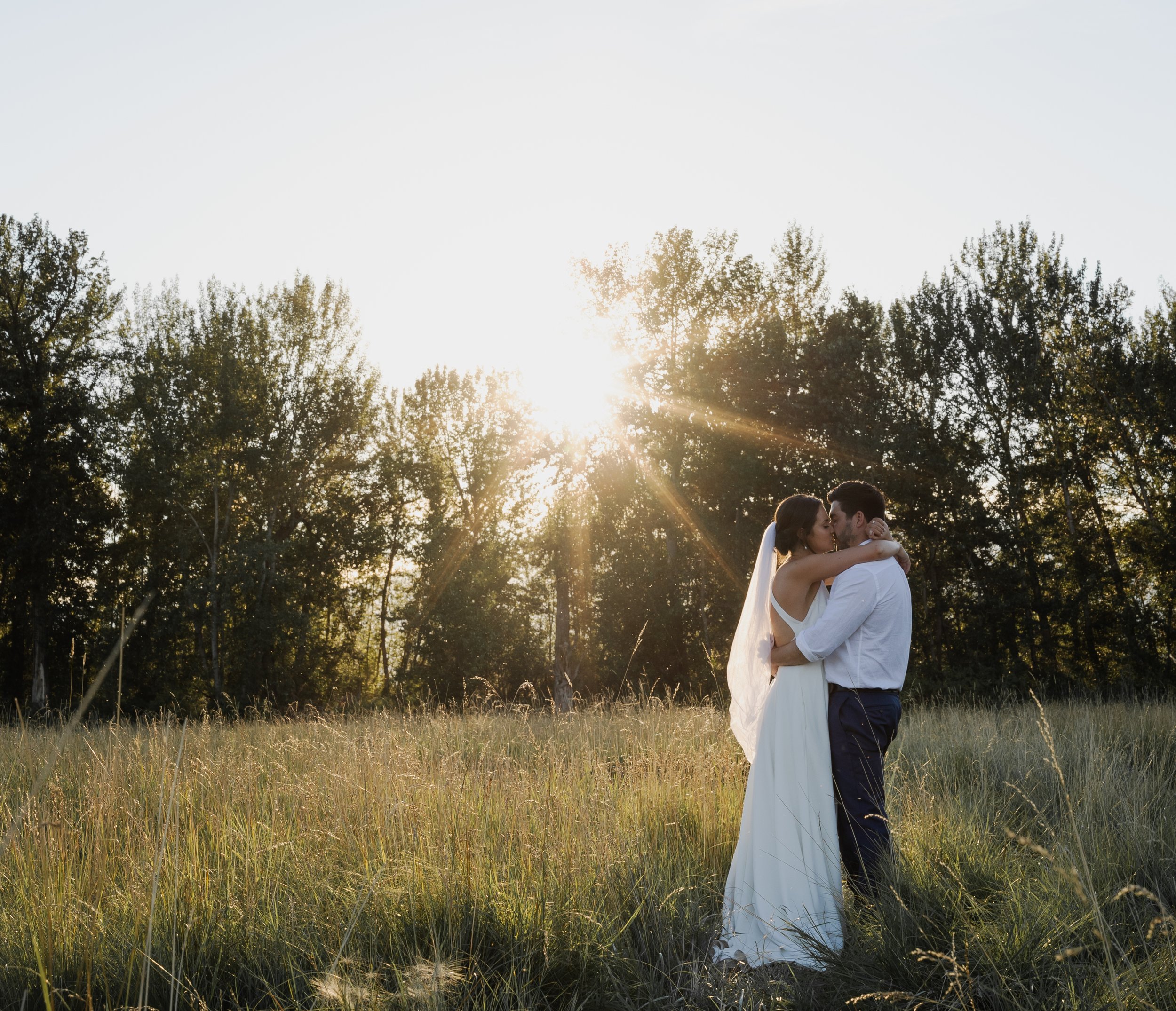 outdoor wedding photography taken by haley johnstons photography kelowna bc