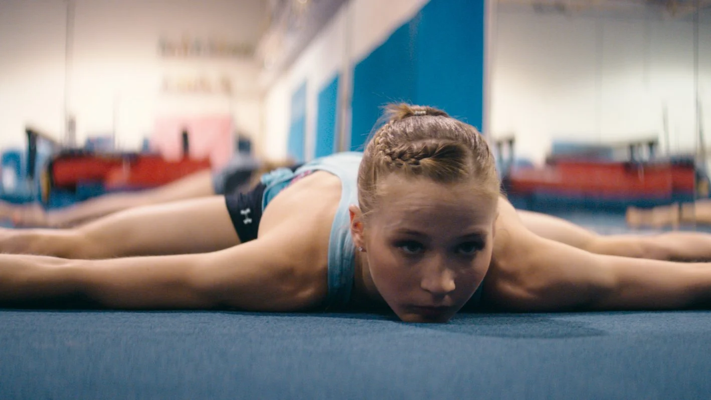 Спортивная гимнастика вес. Керри Стронг гимнастика. Кира Цукерман видео гимнастика.