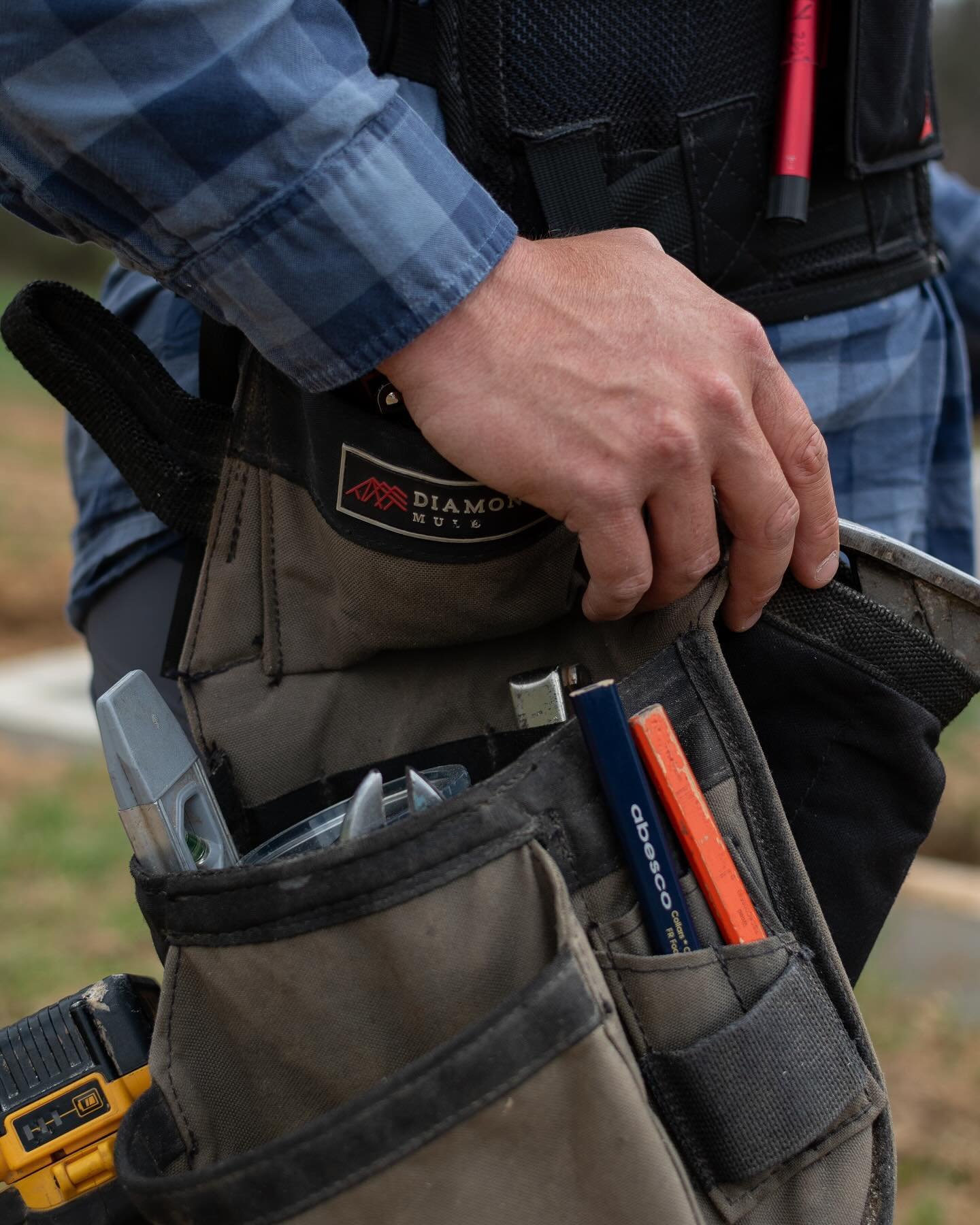 Some of our favorite gear and apparel on the job; the T1 @truewerk pant and the 701 vest + belt system by @diamondback.toolbelts 

#contractors #contractorsofinstagram #constructionworker #constructionwork #constructioncompany #builders #contruction 