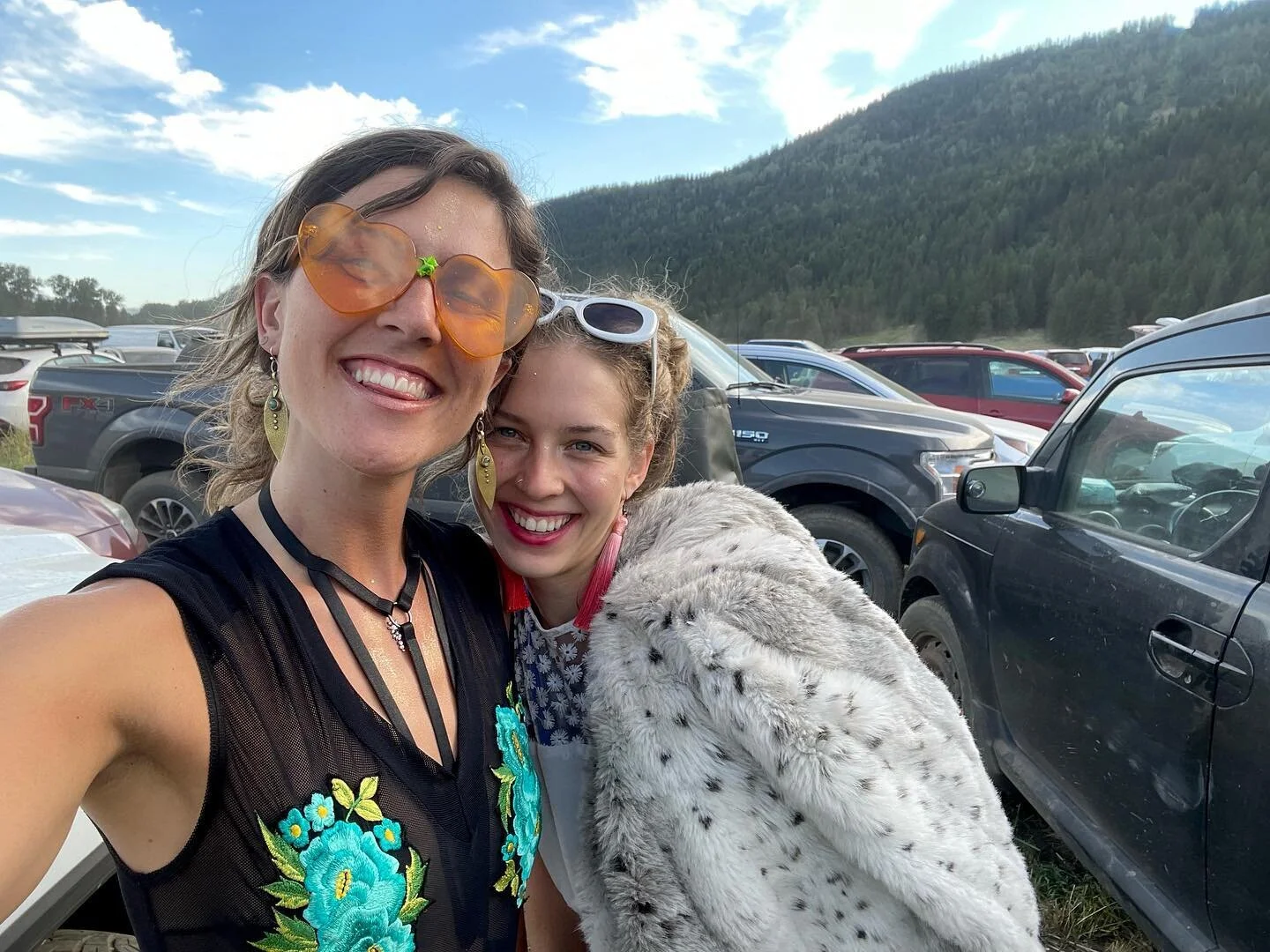 So grateful for this sparkly loving human bubble and all of our hilarious adventures 
~ sneaky shams Sunday ❤️&zwj;🔥