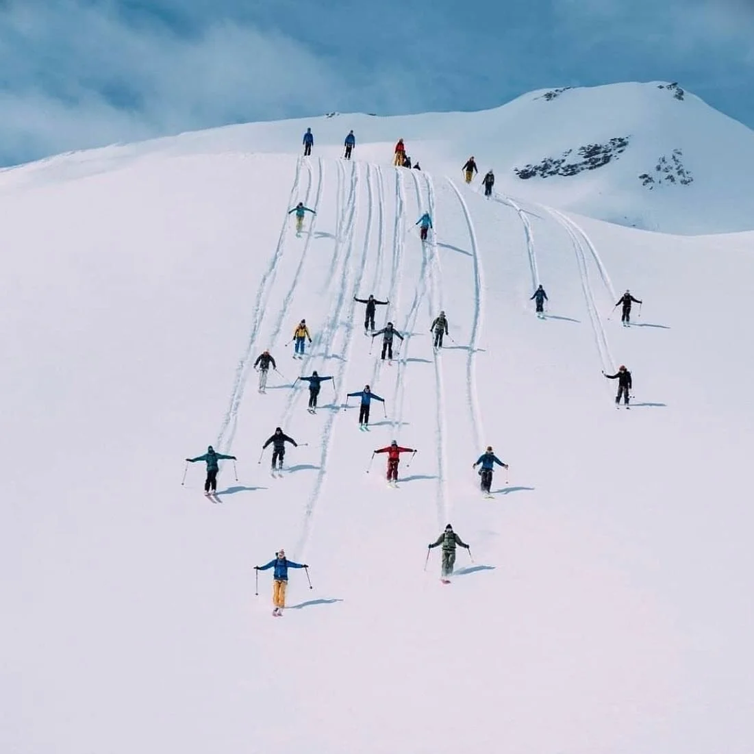 6 feet apart!! &harr;️