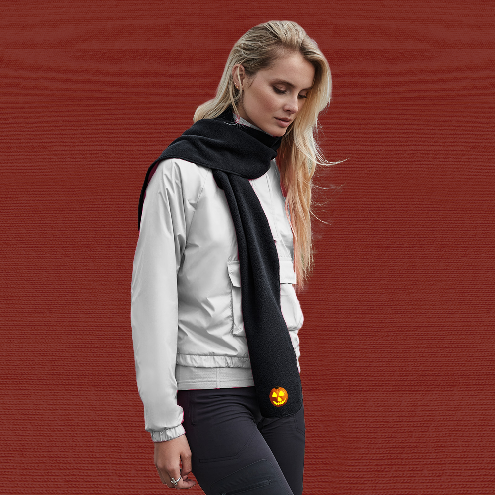 Scarf-Model1-Black-Pumpkin2.png