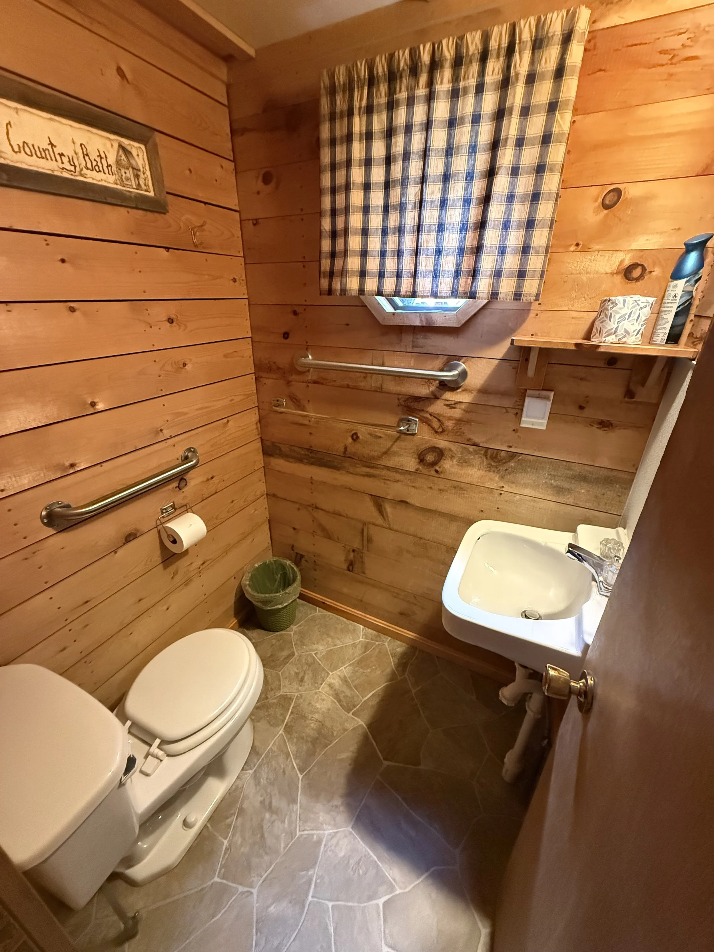 lakeview down half bath.jpeg