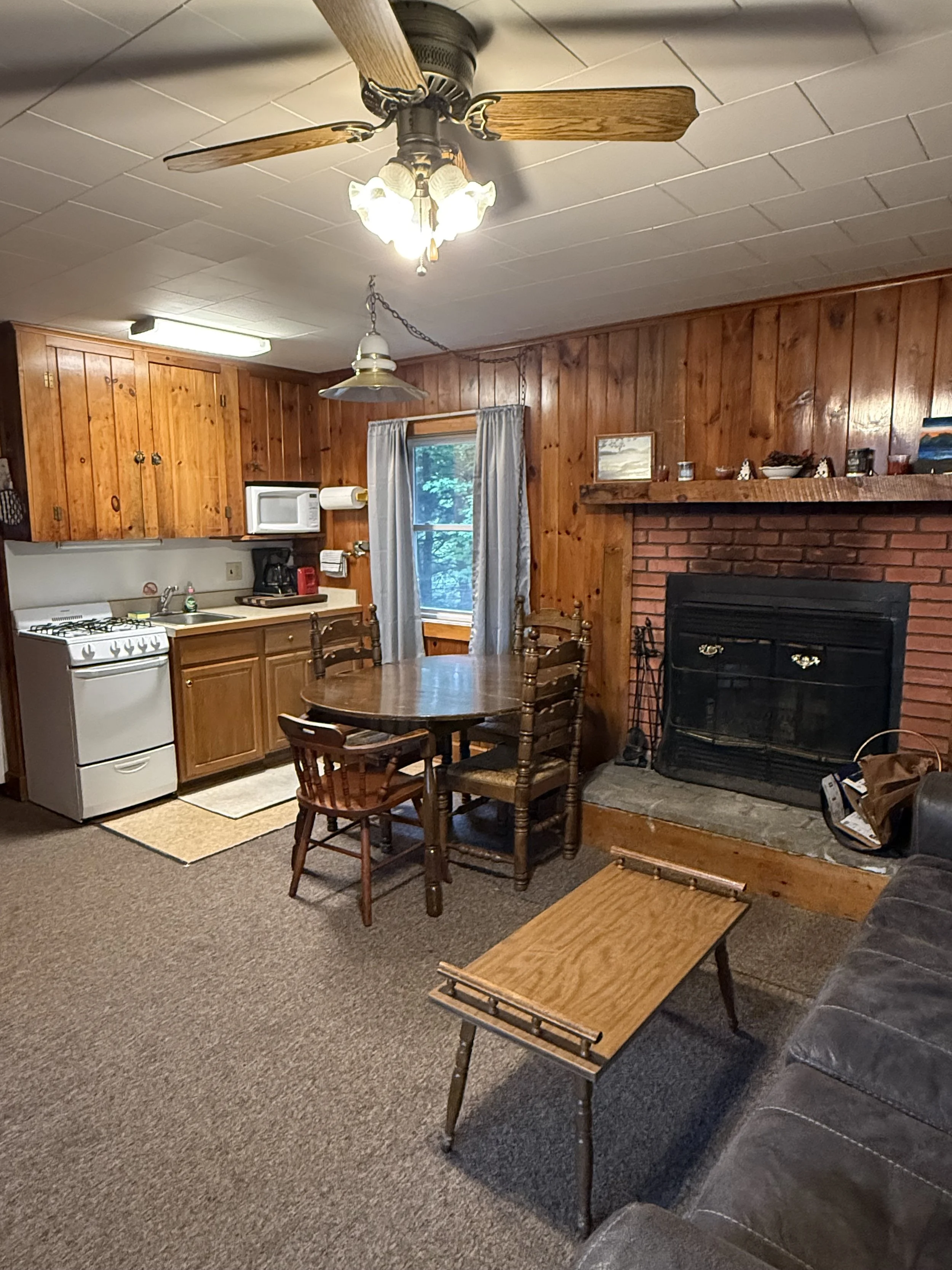 hickory dining.jpeg