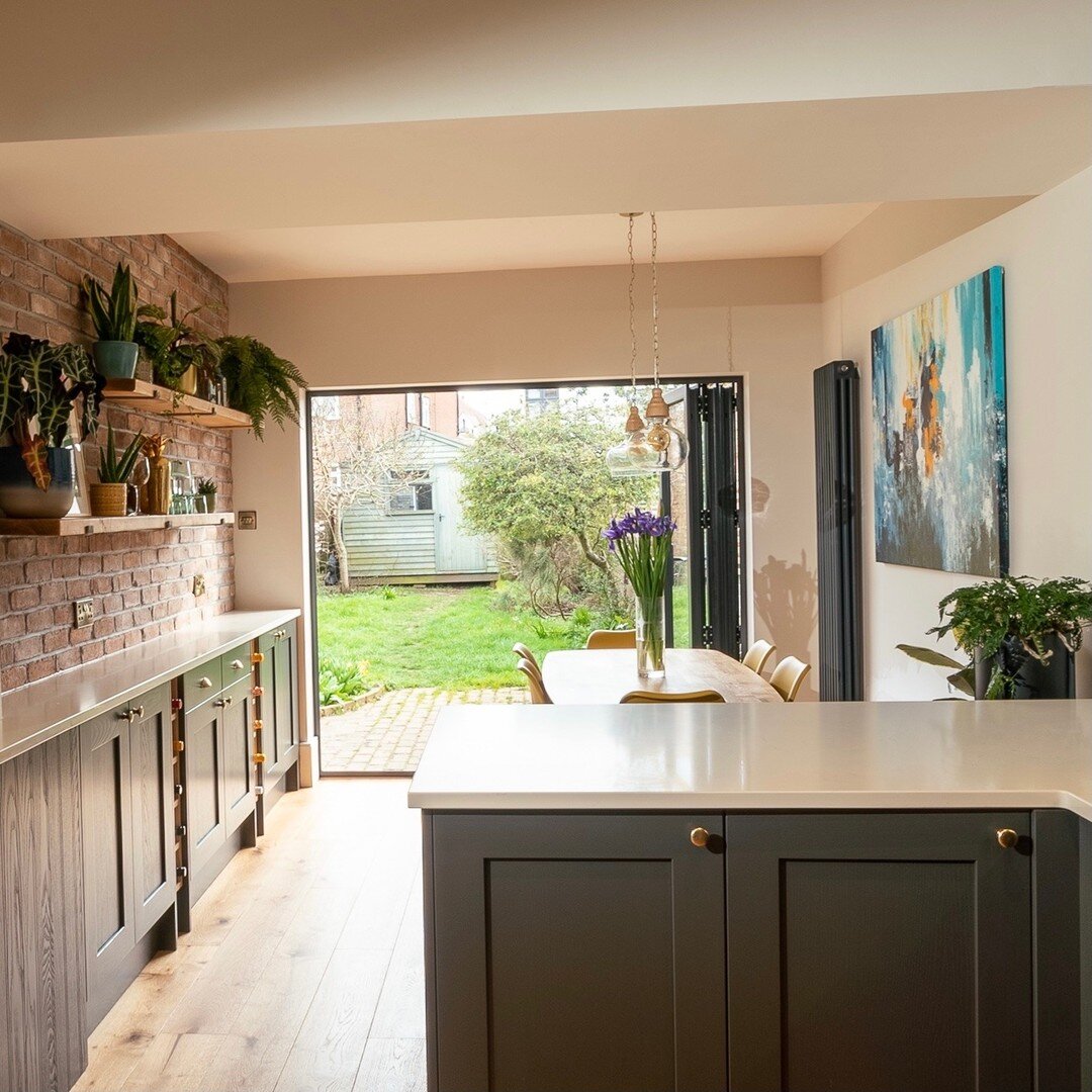 We loved working on this kitchen re-fresh for our lovely clients Nick and Geraldine. A re-design of the space turned a cramped kitchen and dining area into a bright, fresh airy space, with lots of storage and defined zones. The kitchen doors are soli