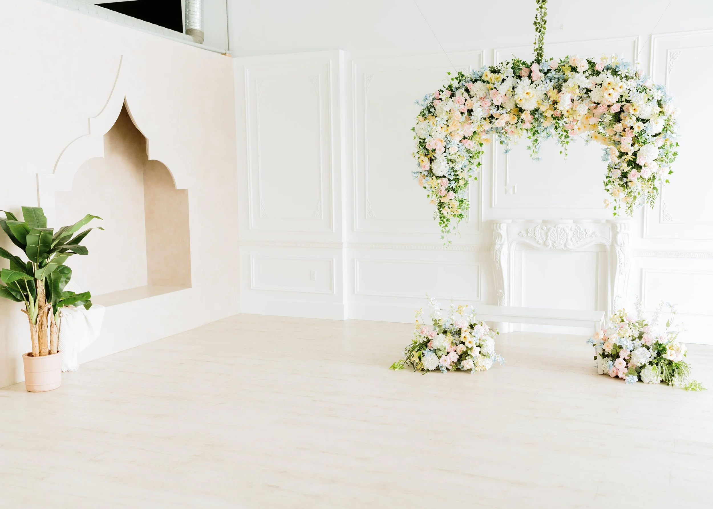 Soft Bloom Canopy – Mother’s Day
Available April 4–May 18
Set up in front of the French moulding wall, and the hanging florals cannot be moved.