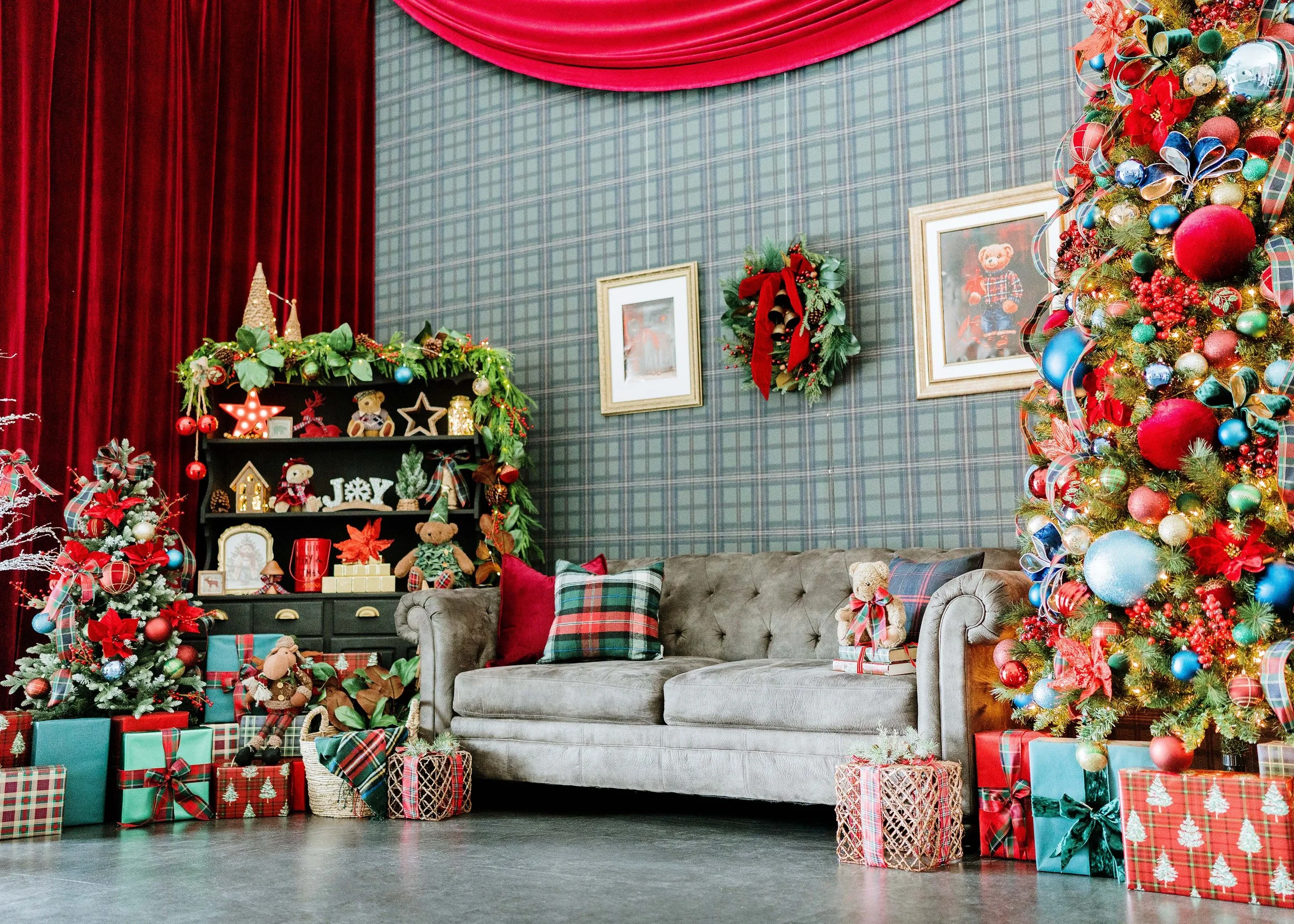The Tartan Room – Available Oct. 17–Dec. 31, in front of the Dark Mood Wall. 