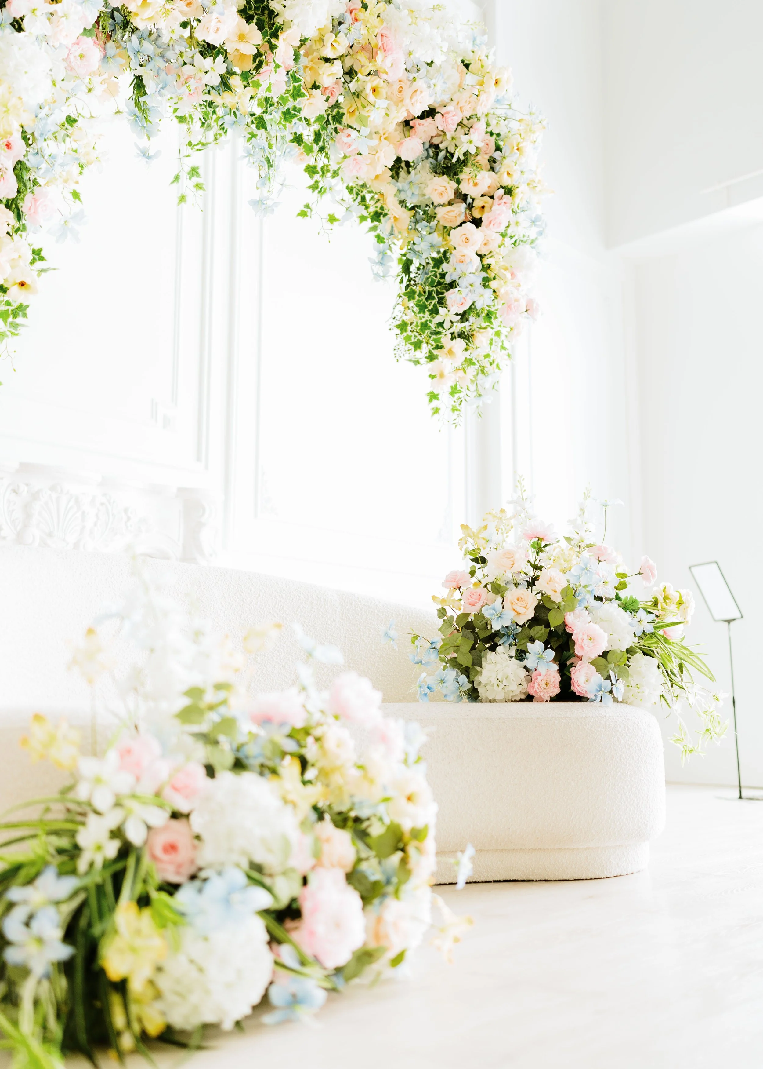 Soft Bloom Canopy – Mother’s Day
Available April 4–May 18
Set up in front of the French moulding wall, and the hanging florals cannot be moved.