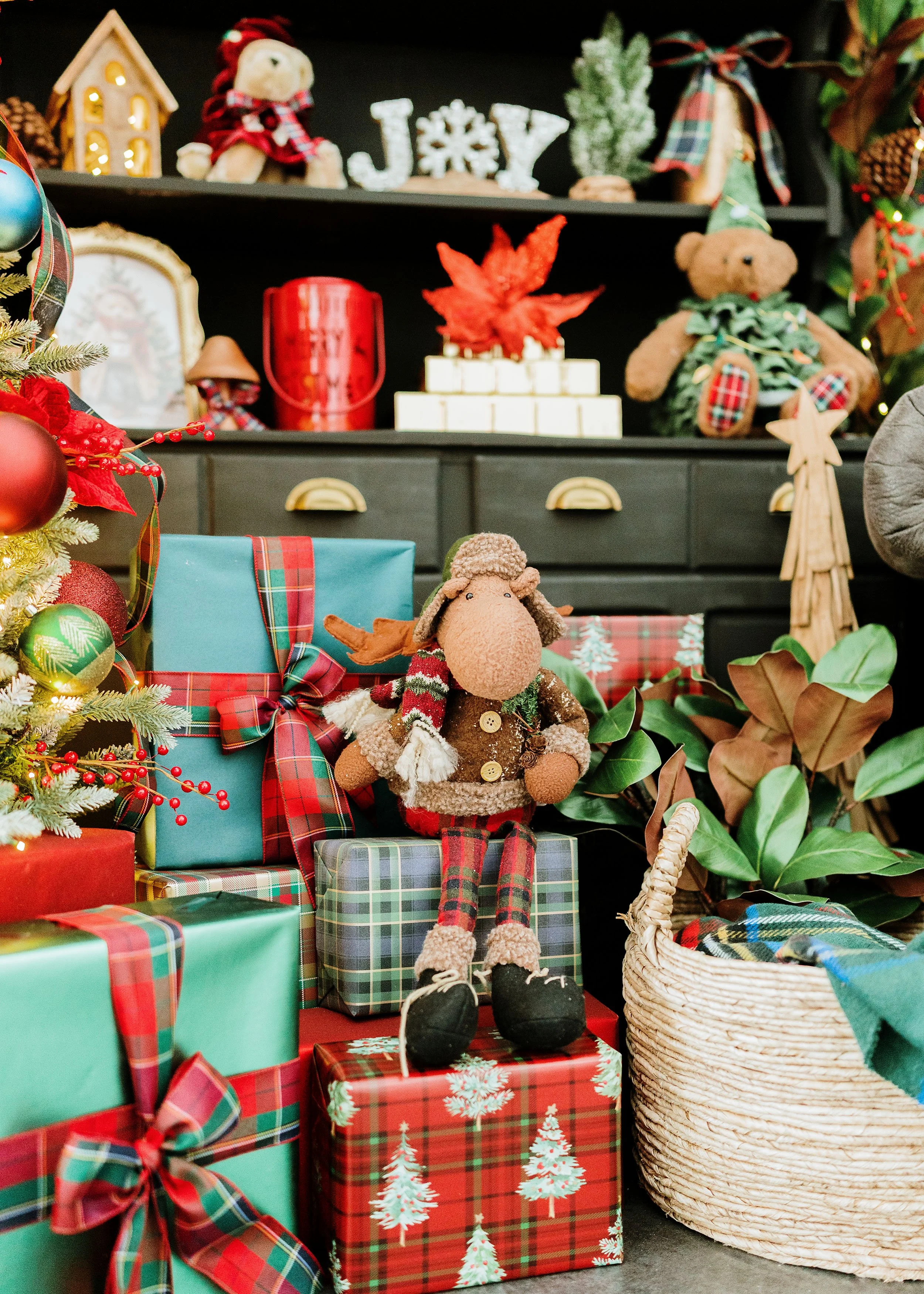 The Tartan Room – Available Oct. 17–Dec. 31, in front of the Dark Mood Wall. 