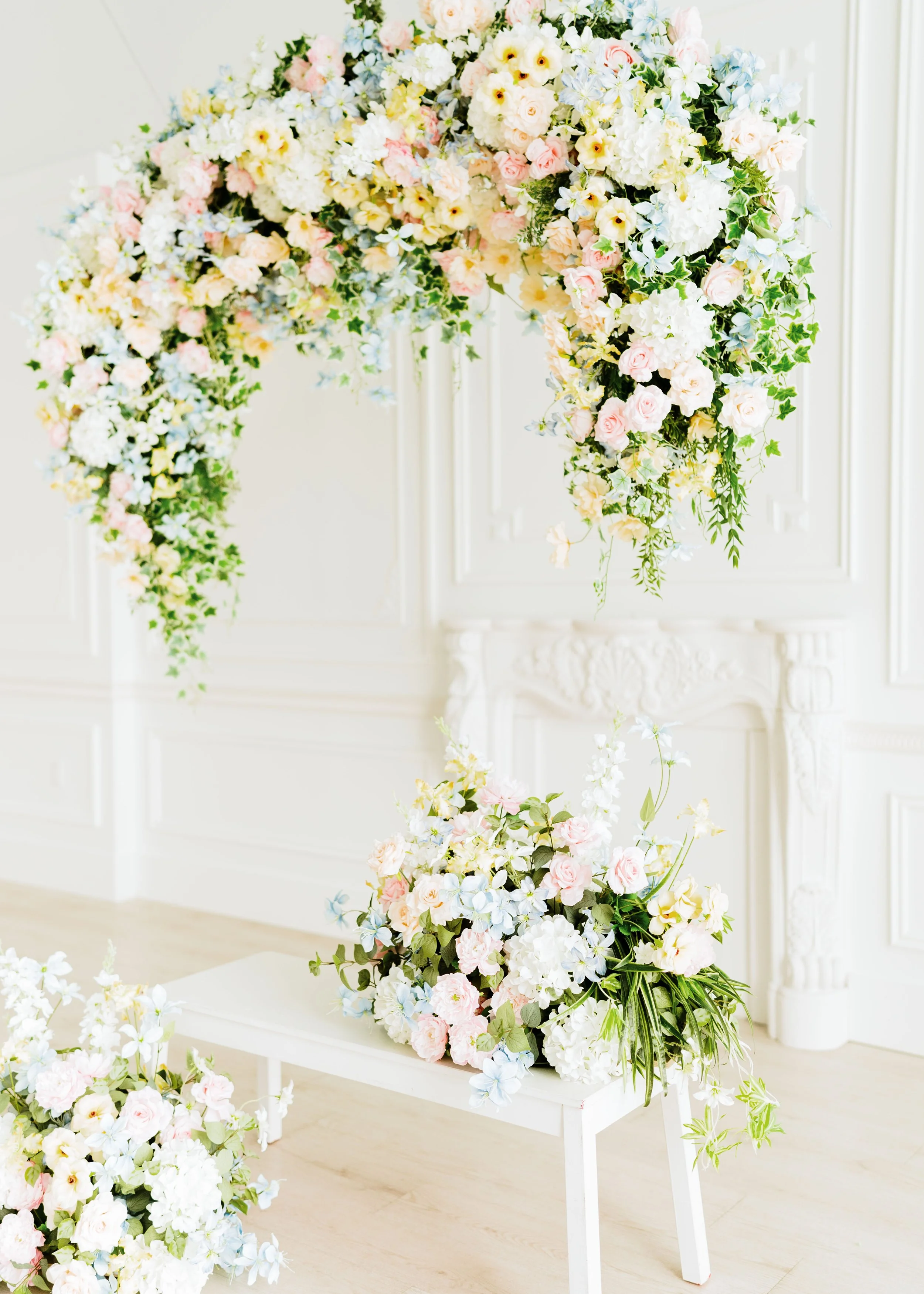 Soft Bloom Canopy – Mother’s Day
Available April 4–May 18
Set up in front of the French moulding wall, and the hanging florals cannot be moved.