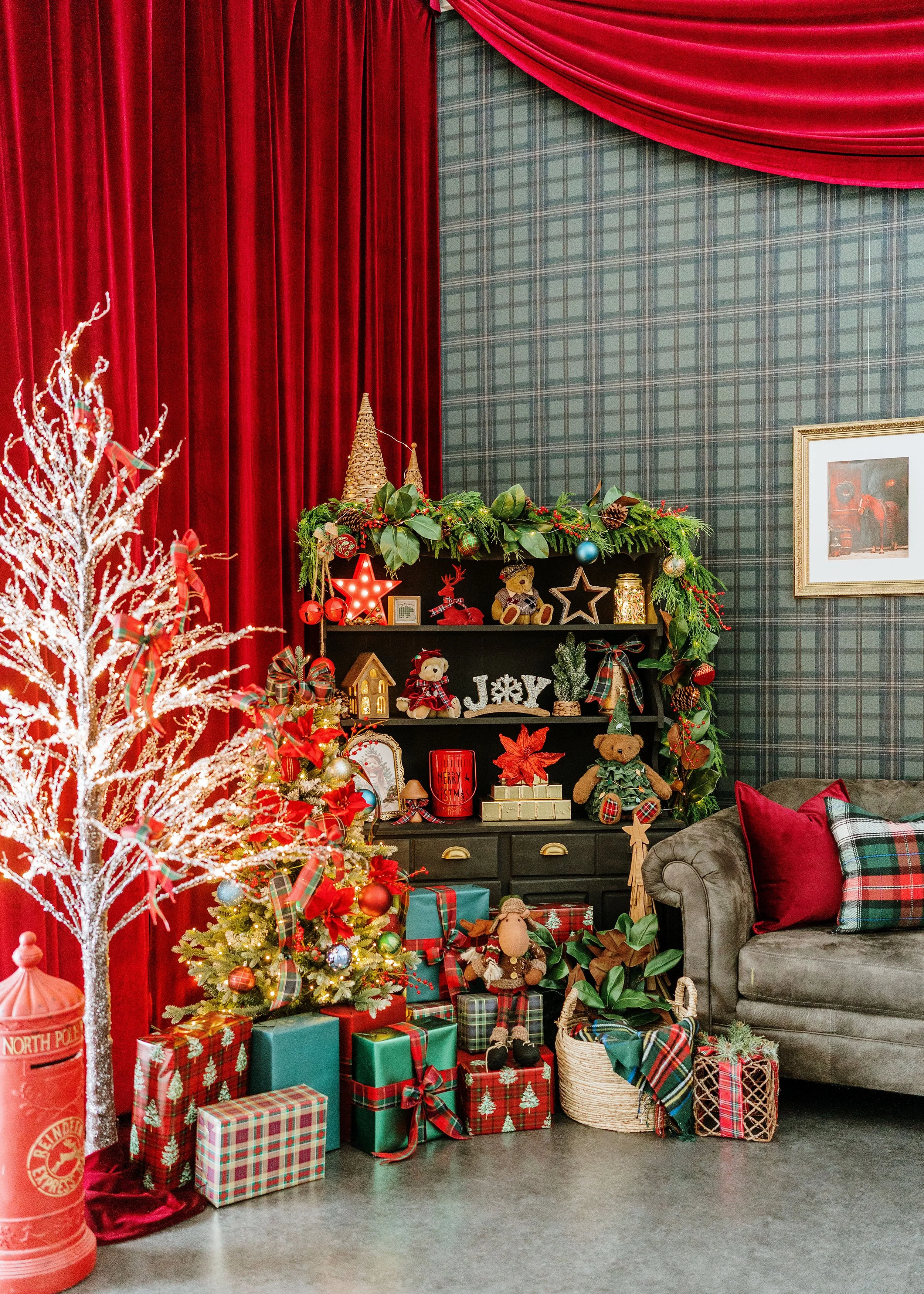 The Tartan Room – Available Oct. 17–Dec. 31, in front of the Dark Mood Wall. 