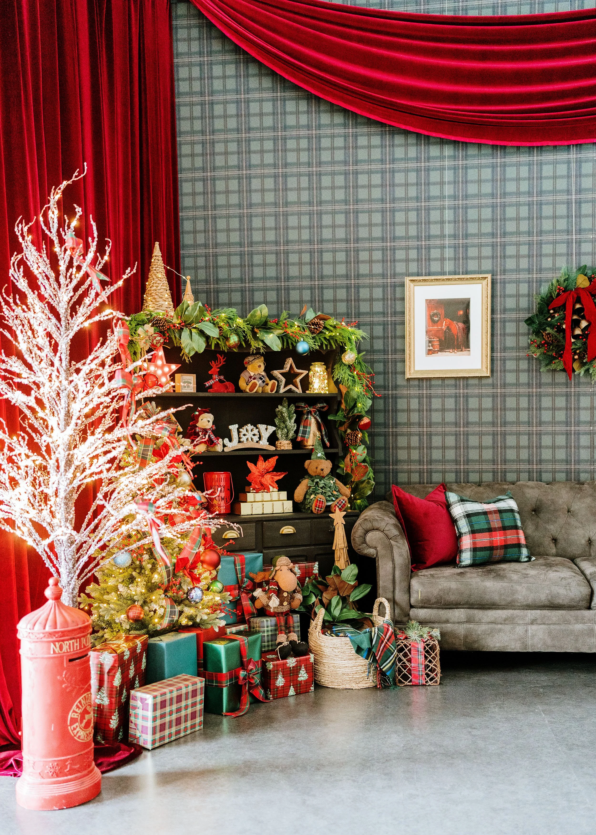 The Tartan Room – Available Oct. 17–Dec. 31, in front of the Dark Mood Wall. 