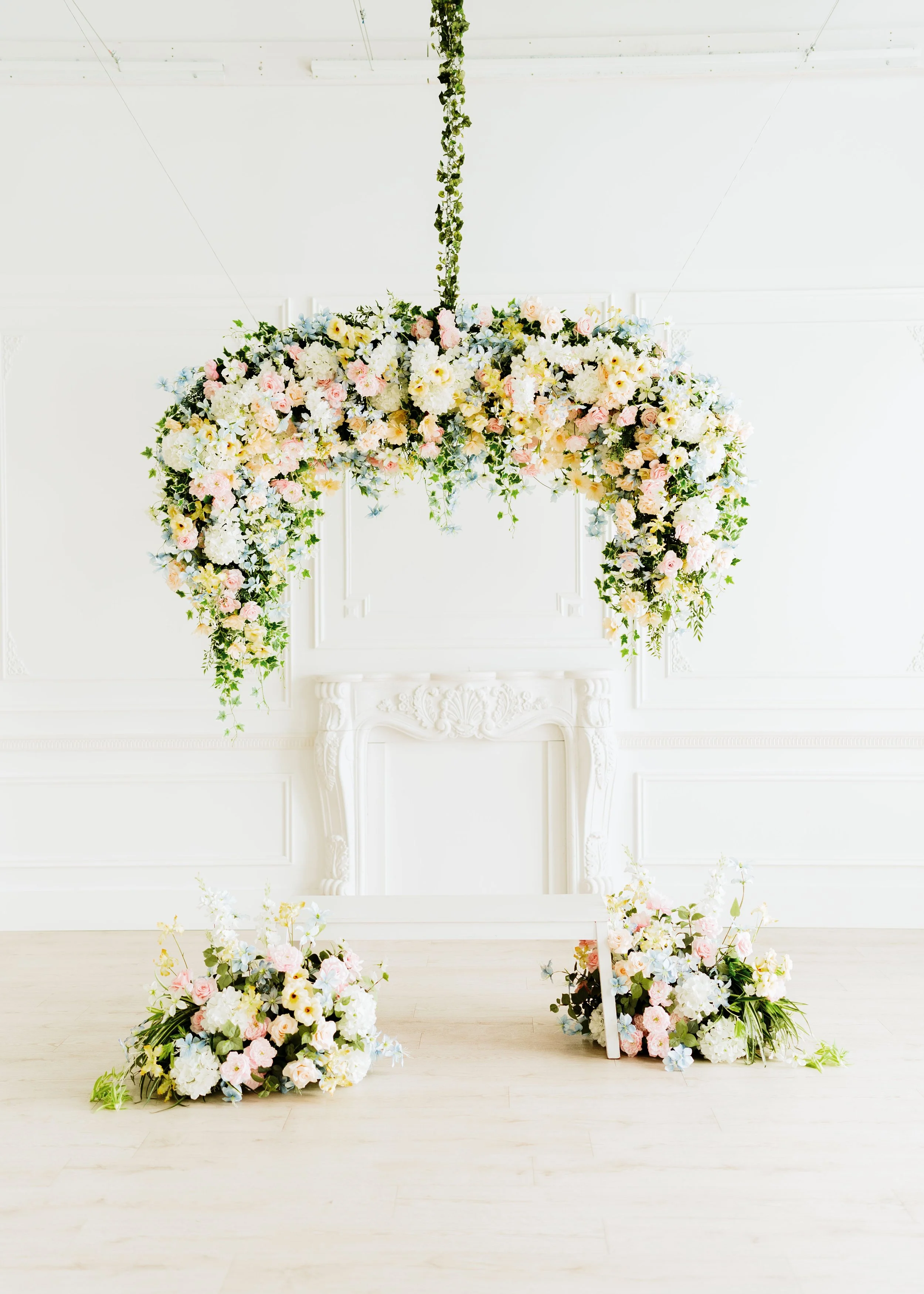 Soft Bloom Canopy – Mother’s Day
Available April 4–May 18
Set up in front of the French moulding wall, and the hanging florals cannot be moved.