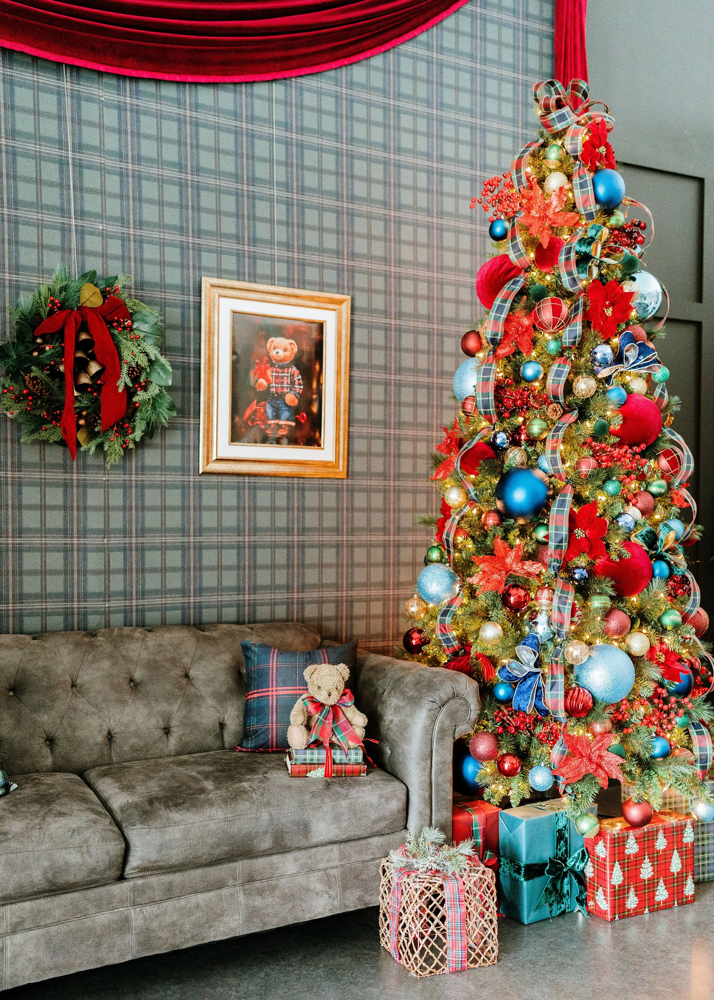 The Tartan Room – Available Oct. 17–Dec. 31, in front of the Dark Mood Wall. 