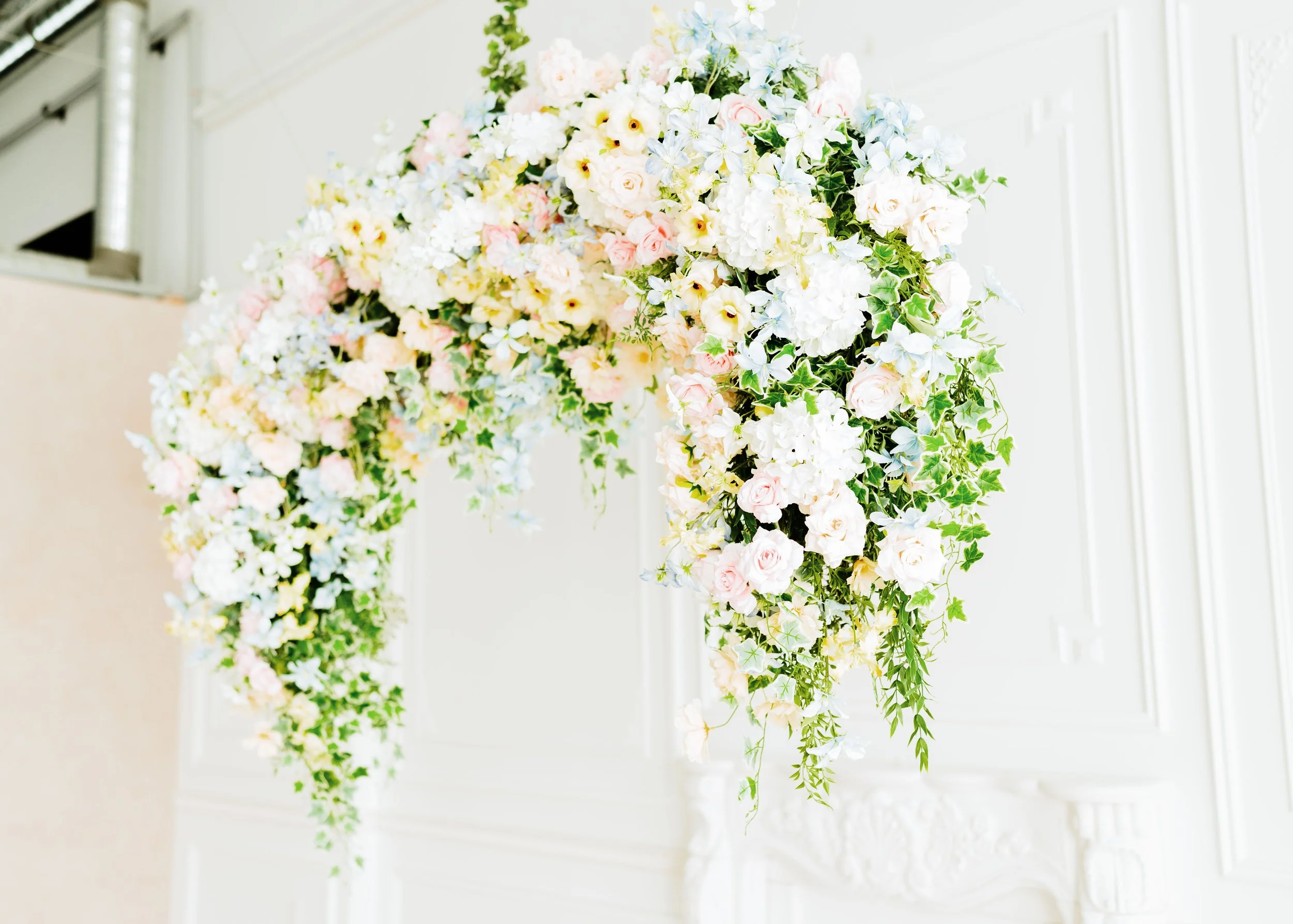 Soft Bloom Canopy – Mother’s Day
Available April 4–May 18
Set up in front of the French moulding wall, and the hanging florals cannot be moved.