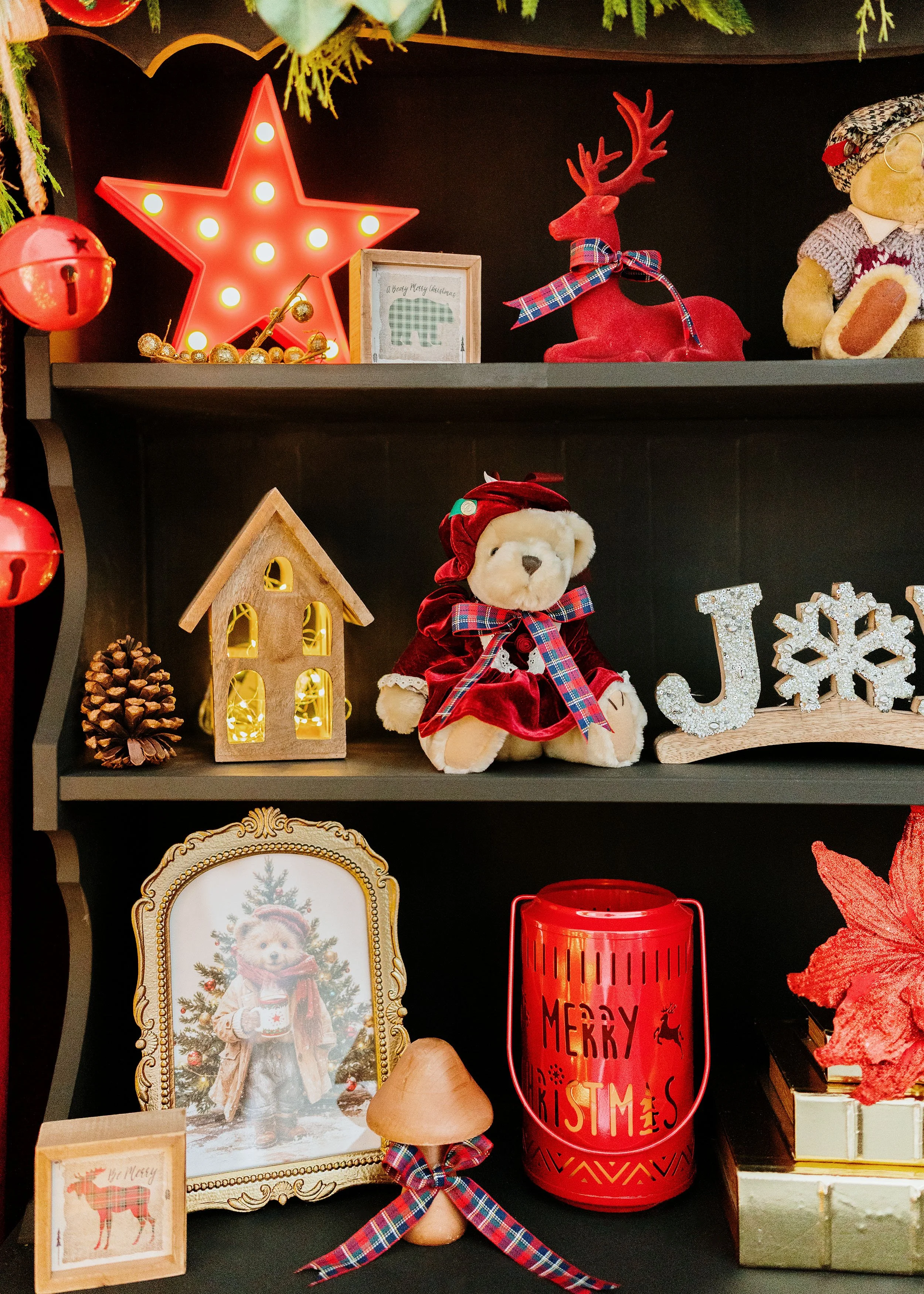 The Tartan Room – Available Oct. 17–Dec. 31, in front of the Dark Mood Wall. 
