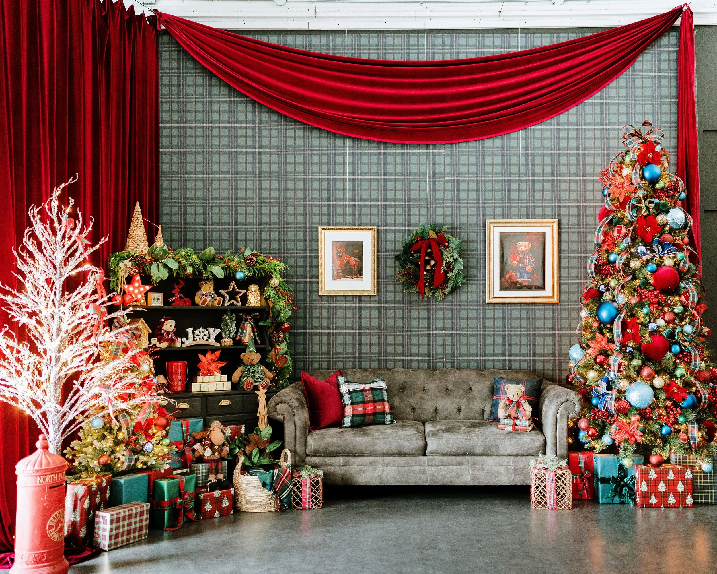 The Tartan Room – Available Oct. 17–Dec. 31, in front of the Dark Mood Wall. 
