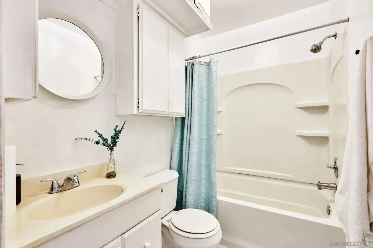 4510 Acacia Ave - 10.jpg