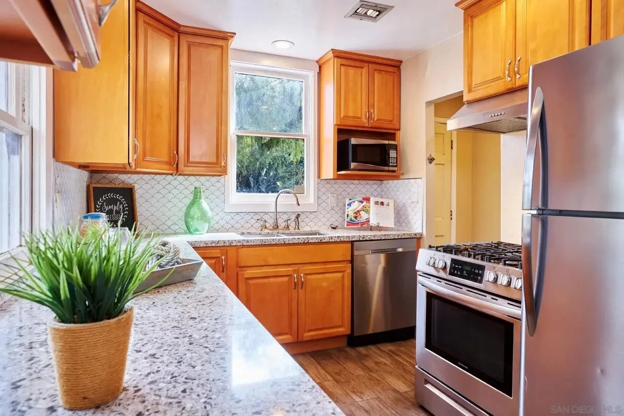 4510 Acacia Ave - 8.jpg