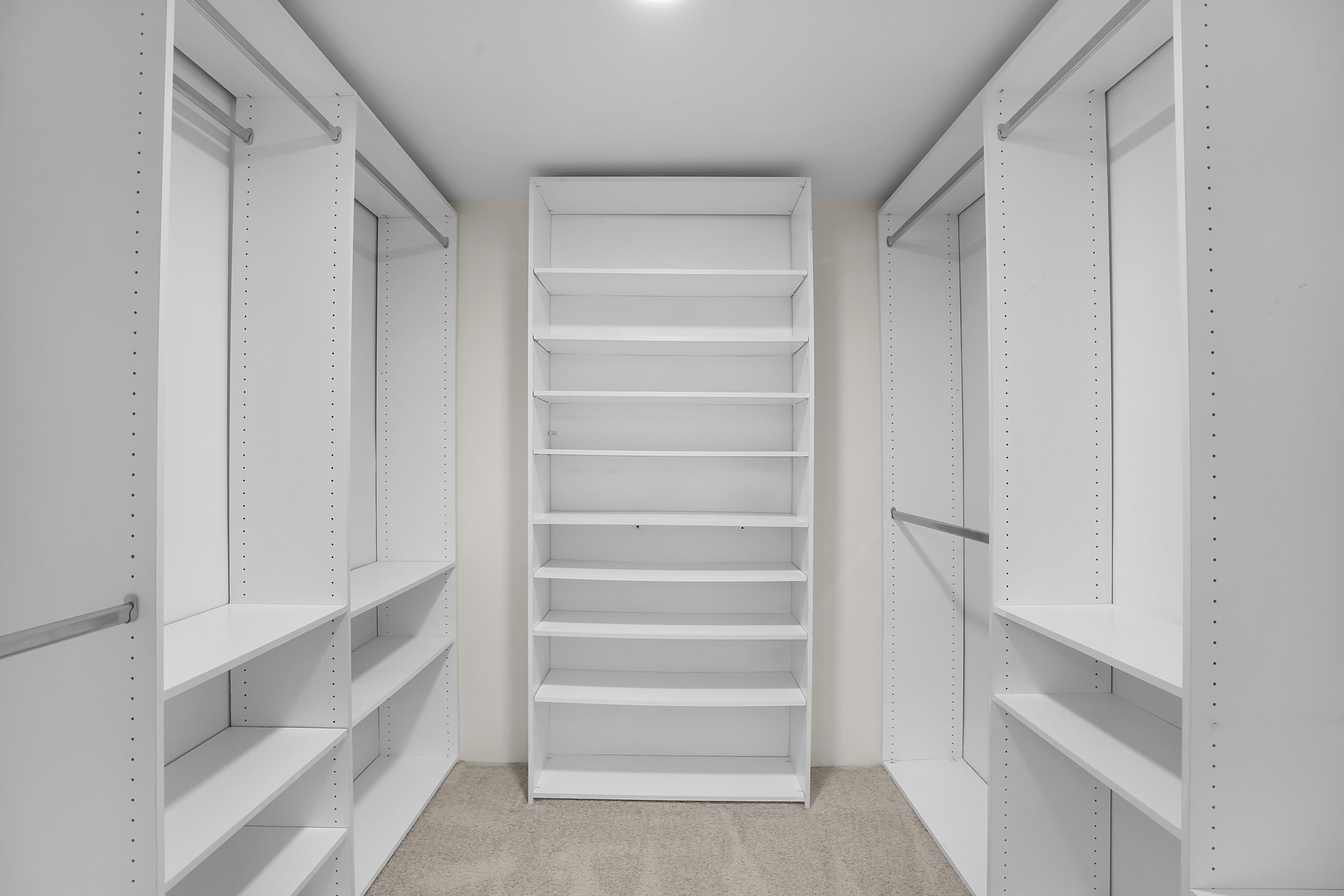 2071 Monaco St - walk in closet