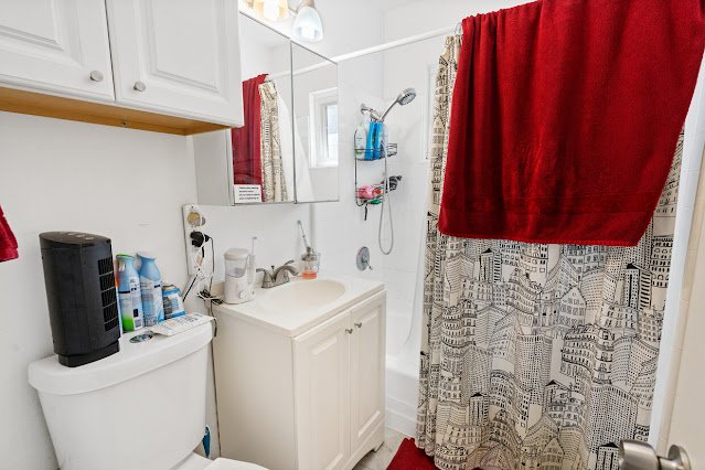 3761-63 Promontory St. - Bathroom Unit 2