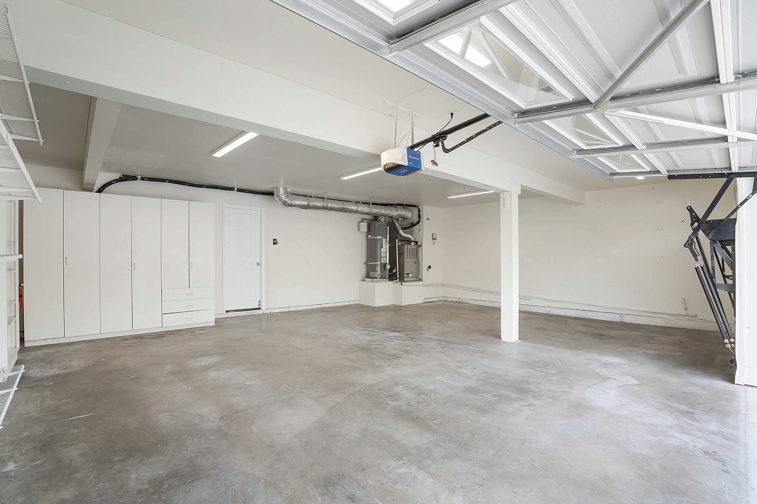 2071 Monaco St - garage