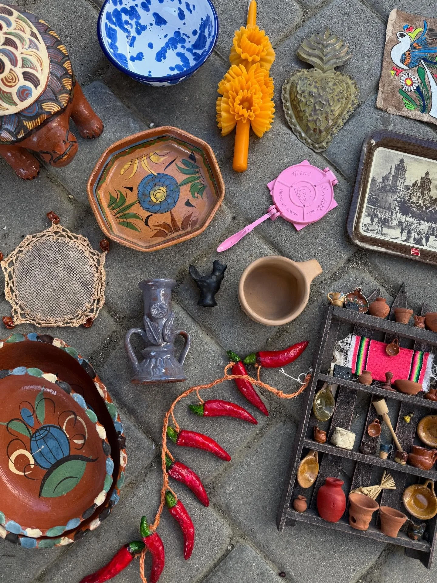 authentic Mexican home d&eacute;cor not the mass-produced stuff at Target, HomeGoods, or Amazon. shop small this weekend (always!) and skip the Black Friday chaos.
catch me tomorrow @findingsmarket with 100+ local vendors ❤️&zwj;🔥