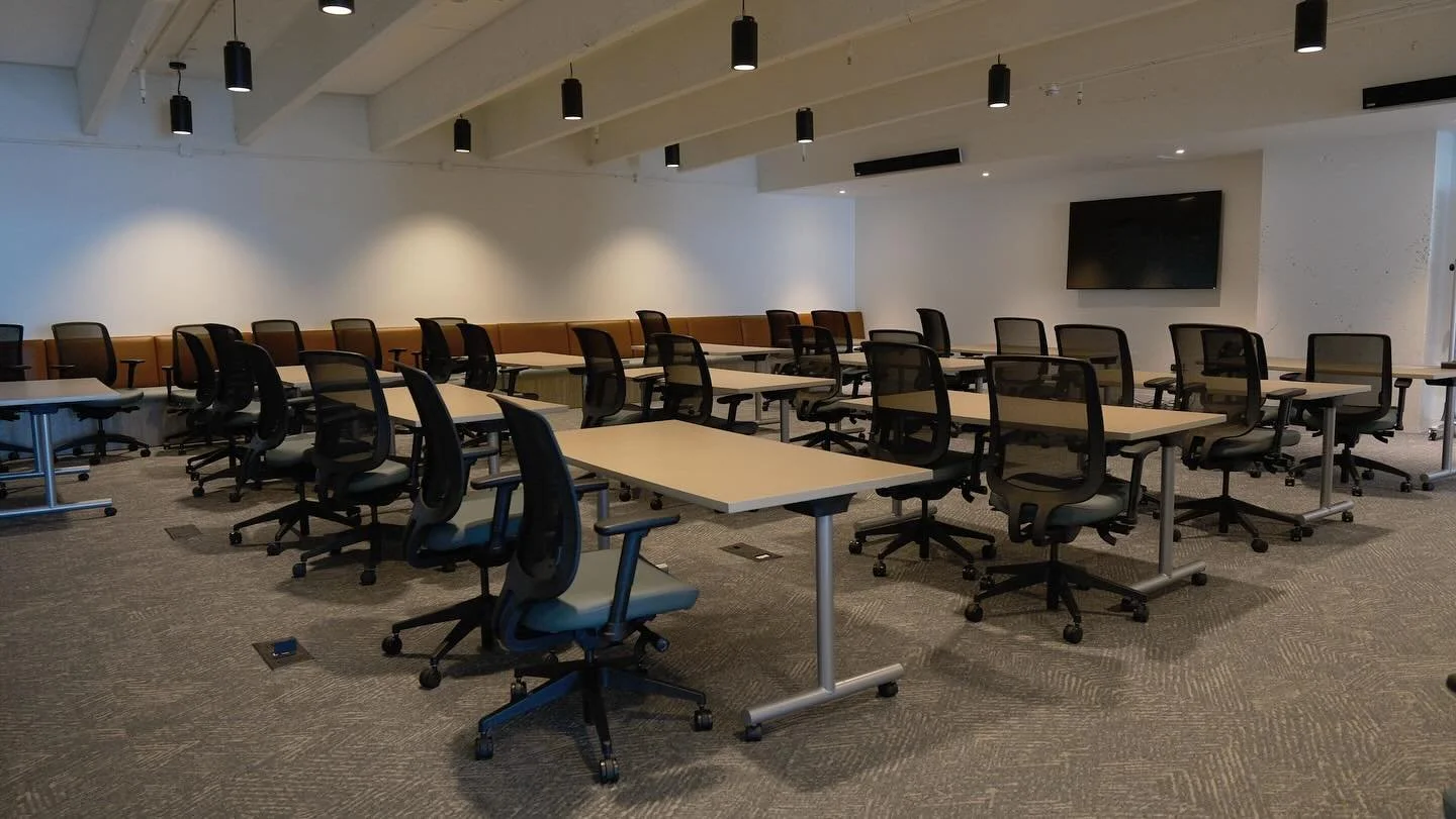 When your team is conference-call huge, or a quick 1 on 1 &mdash; our rooms have you covered! Where great minds meet&hellip; and occasionally zone out during slide 42 🤔

DM inquiry for about coffee catering with Forte ☕️

#DenverNetworking #MileHigh