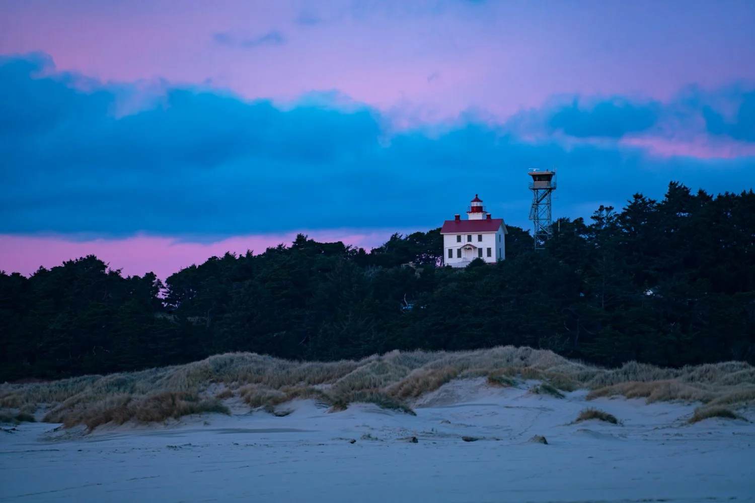 Yaquina Bay Lighthouse (website).jpg
