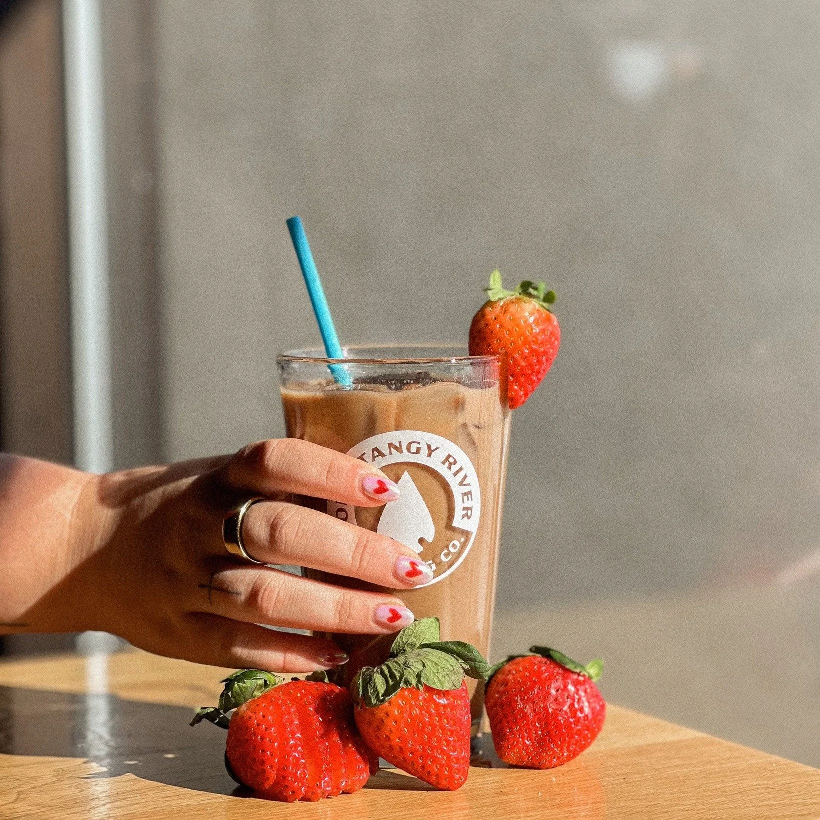On the Menu Now: 
STRAWBERRY MOCHA 🍓
strawberry puree, mocha syrup, espresso, oat or almond milk
*only available iced and with alternative milks*

Join us this weekend for Valentines Day and feel the love together ❤️&zwj;🔥