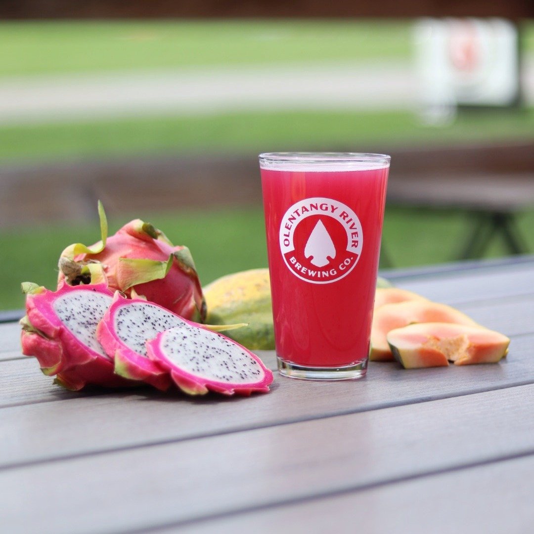 Happy Friday and Hello Dragonfruit &amp; Papaya Gose 🤝
. 
Our Dragonfruit &amp; Papaya Gose is juicy and refreshing with a papaya backbone that tames the sour, all while sitting at 4.6%. This beer is made for a sunny day, or any day. Because honestl