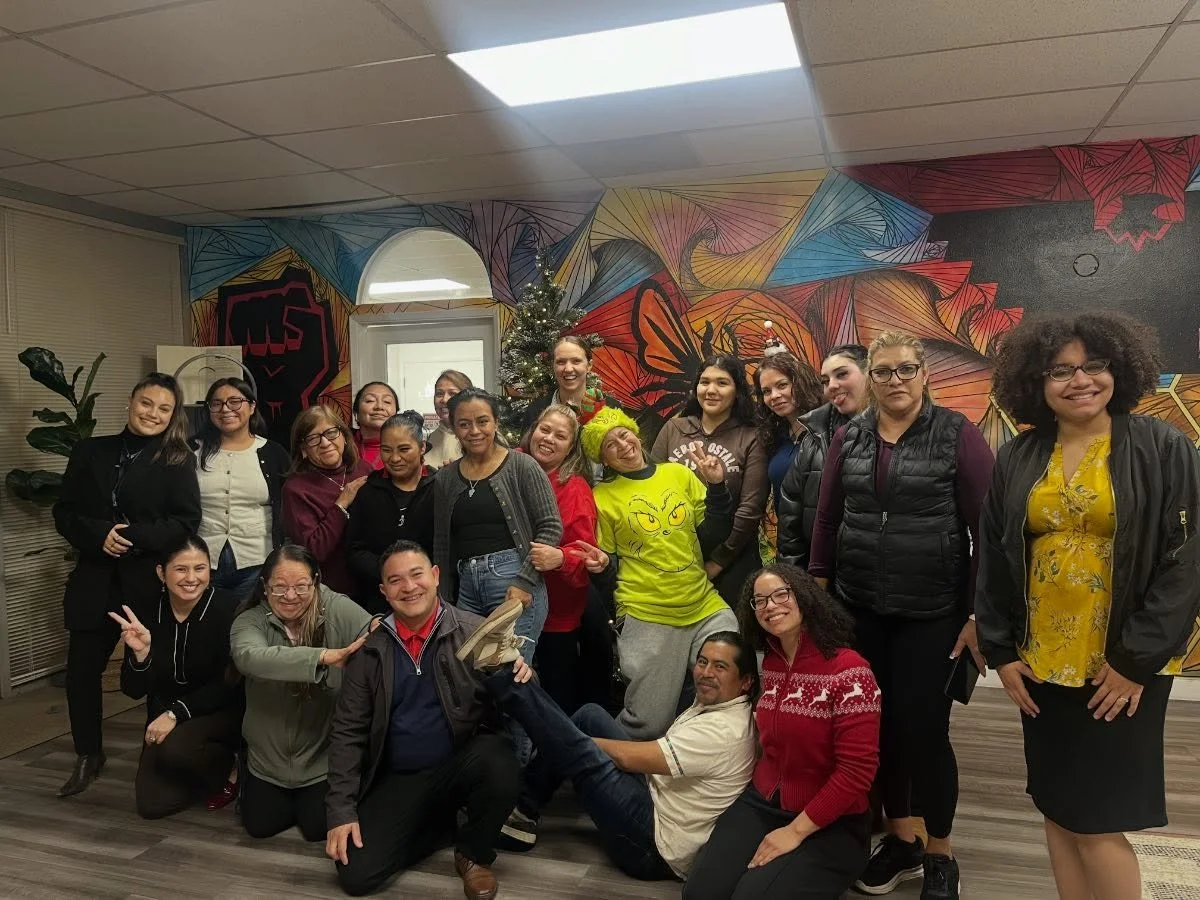 [english below] &iexcl;Felices Fiestas! de parte de Sonoma Connect y Health Action Together. En esta foto se puede ver algunos miembros de nuestro personal y l&iacute;deres comunitarios de los vecindarios Bicentennial, Comstock, Roseland y Sheppard. 