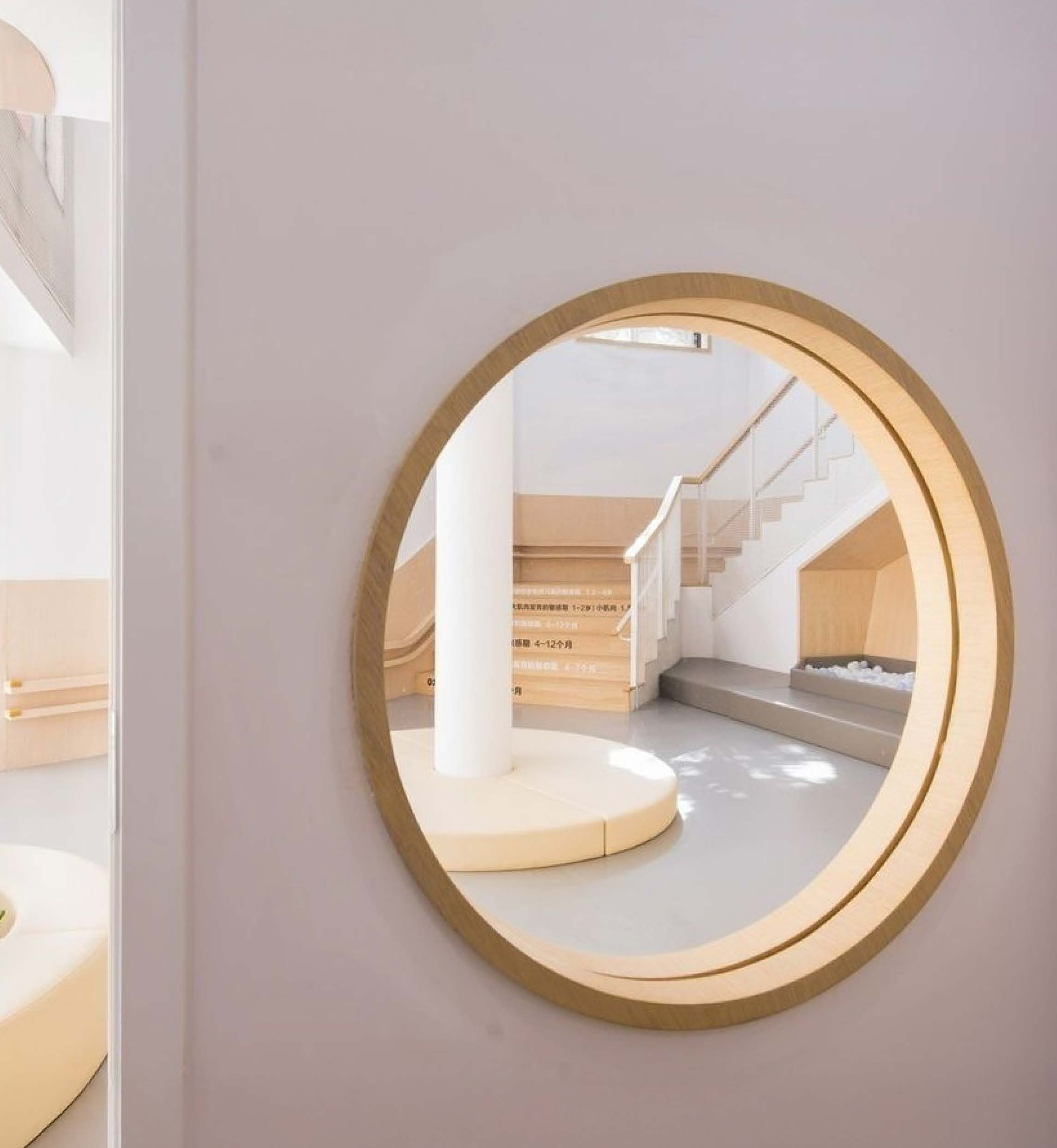 Daycare Window Porthole 1.png