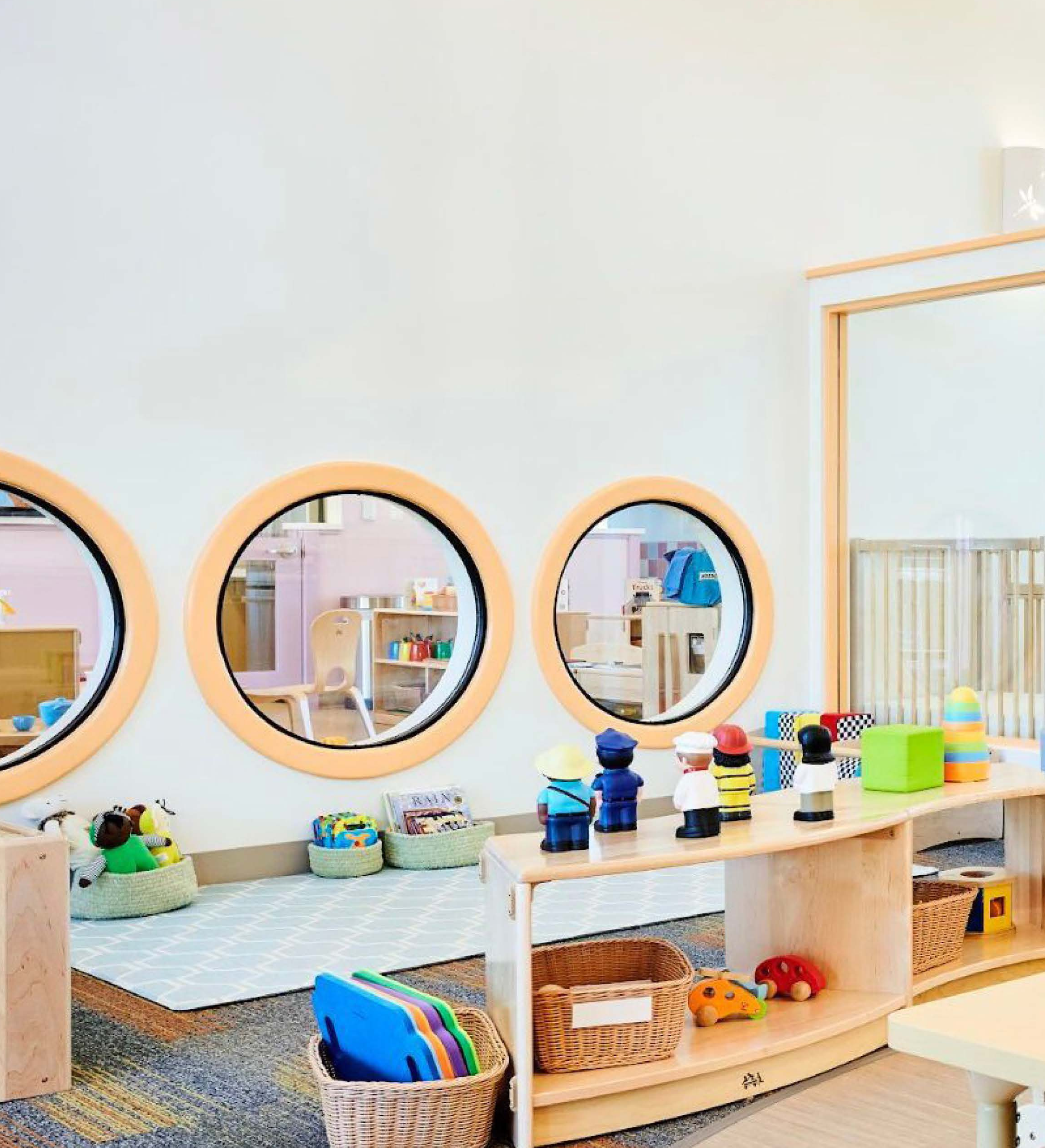 Daycare Window Porthole 2.png