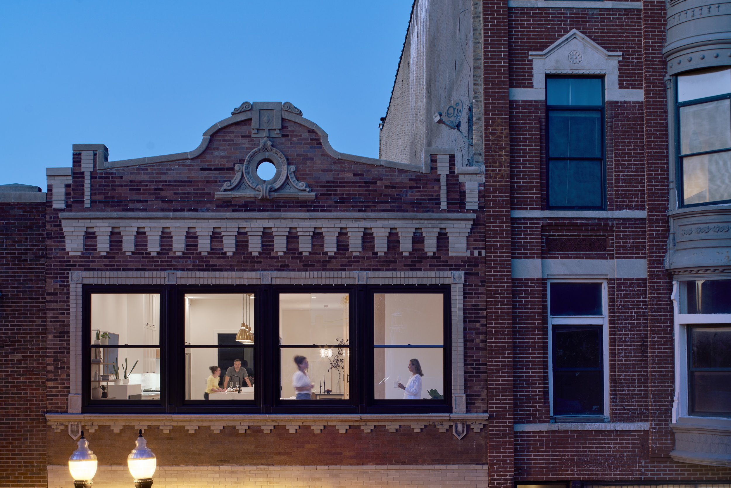 Mixed-use infrastructure strategy by Integro Builders: A landmark deconversion in Wicker Park featuring luxury residential finishes and operational retail integration.