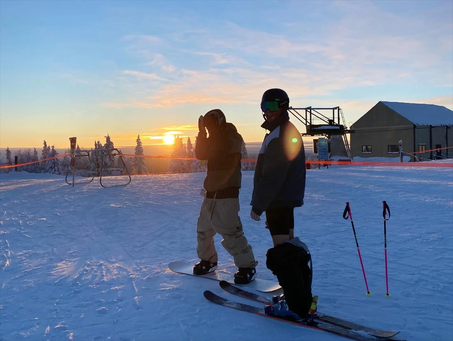 3 BLUE BIRD DAYS AND NO SENSE IN MY LEGS 🥶💃⛷️ 

What a wild weekender to kick off the season. You guys absolutely destroyed the slopes and the dance floor. 

Just a few photos to capture this crazy weekend, and more recaps to come of the party and 