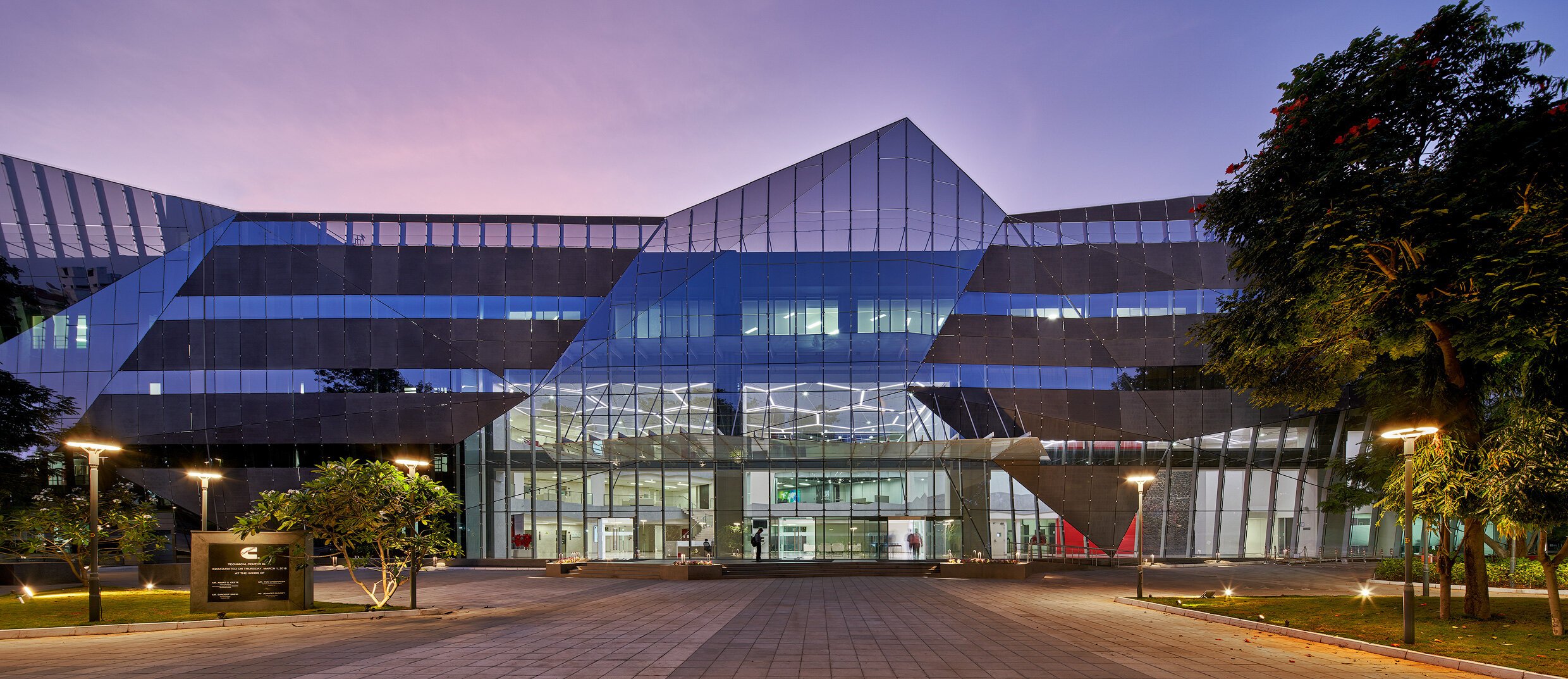 Cummins Technology Center — VS1 by Innovation Glass