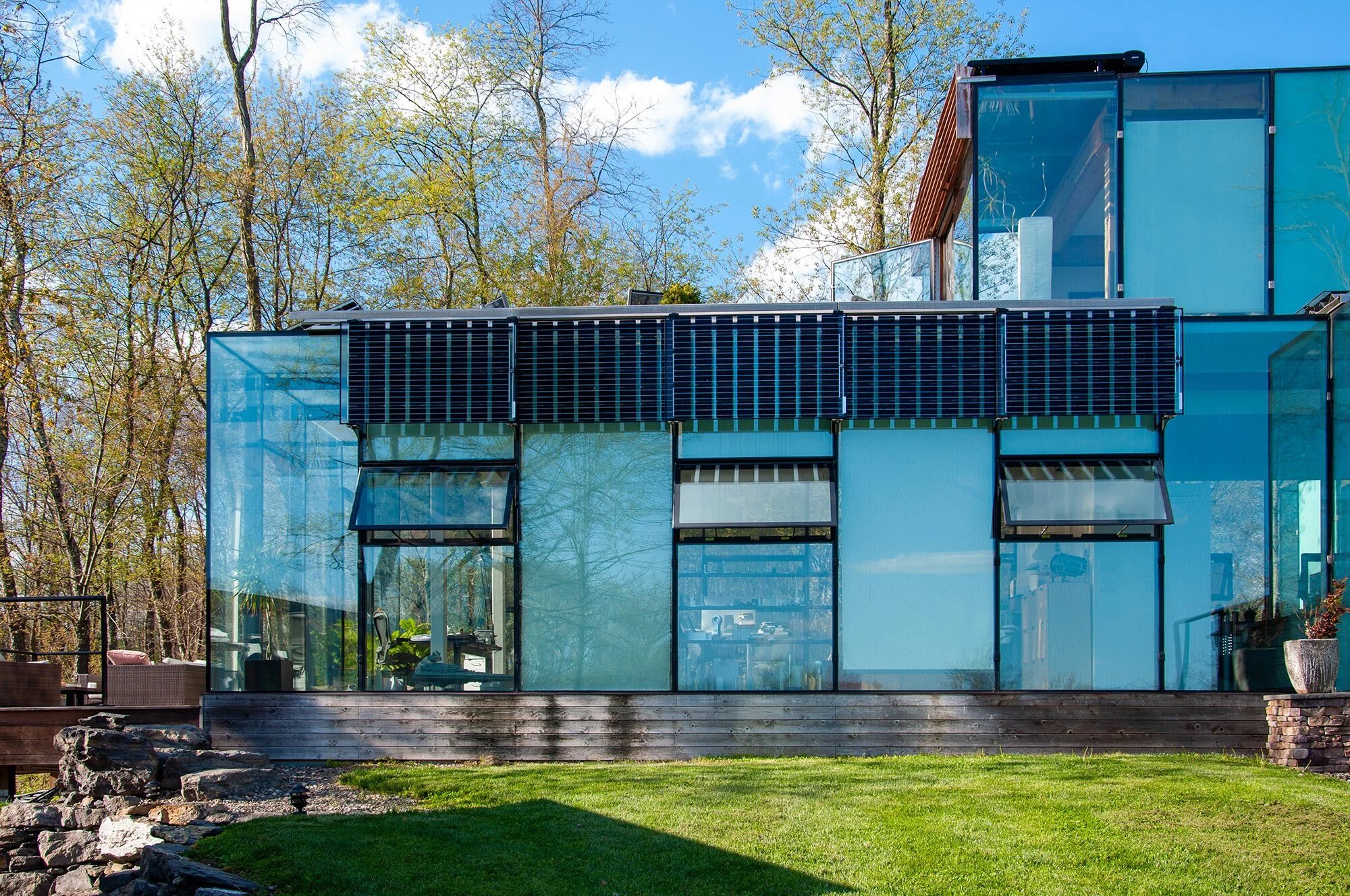 Innovation Glass HQ with integrated solar panels and vents