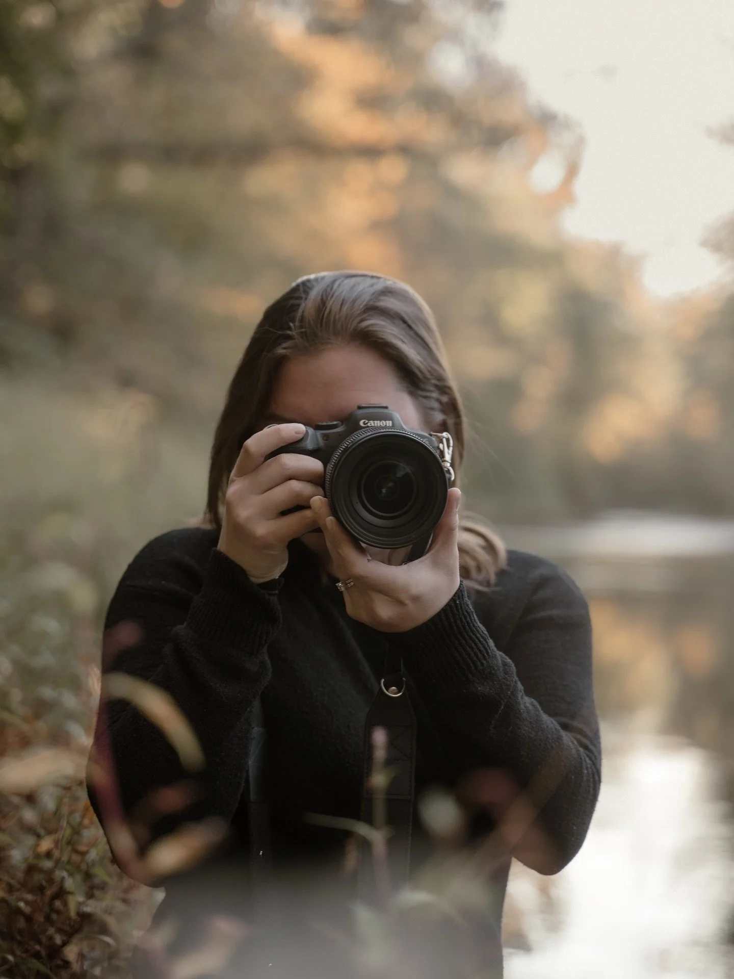 Every photographer needs updated headshots&hellip; Even the ones who really don&rsquo;t love being in front of the camera ( 🙋🏻&zwj;♀️ hi, yea that&rsquo;s me) 

Thank you to the AMAZING @emily.photo.co for these photos!! 💜

#MeetThePhotographer
#T