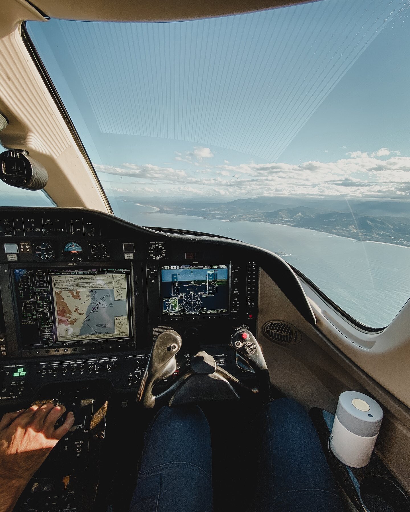 A picture-perfect view in one of our Cessna Citation Mustangs.

#aviation #avgeek #pilotlife #pilot #aircraft #instagramaviation #aviationlovers #airplane #instaaviation #plane #cessna #cessnamustang  #aviationphotography #charter  #charterflight #fl
