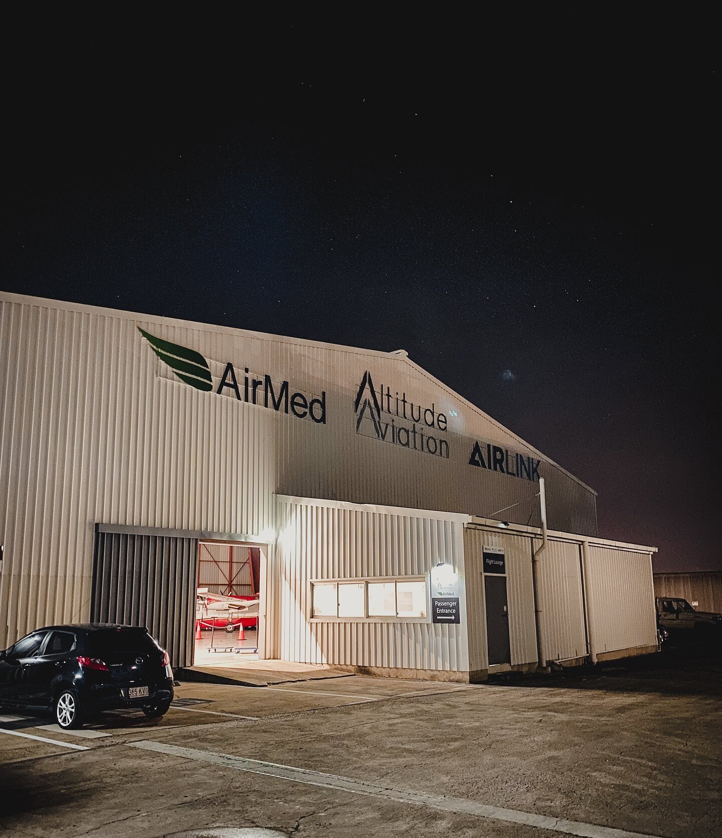 A front view of our recently updated hangar signs. Be sure to come by early before your departure and check out the new and updated spaces that we have to offer here at Archerfield!

#aviation #avgeek #aircraft #instagramaviation #airplane #pilot #in