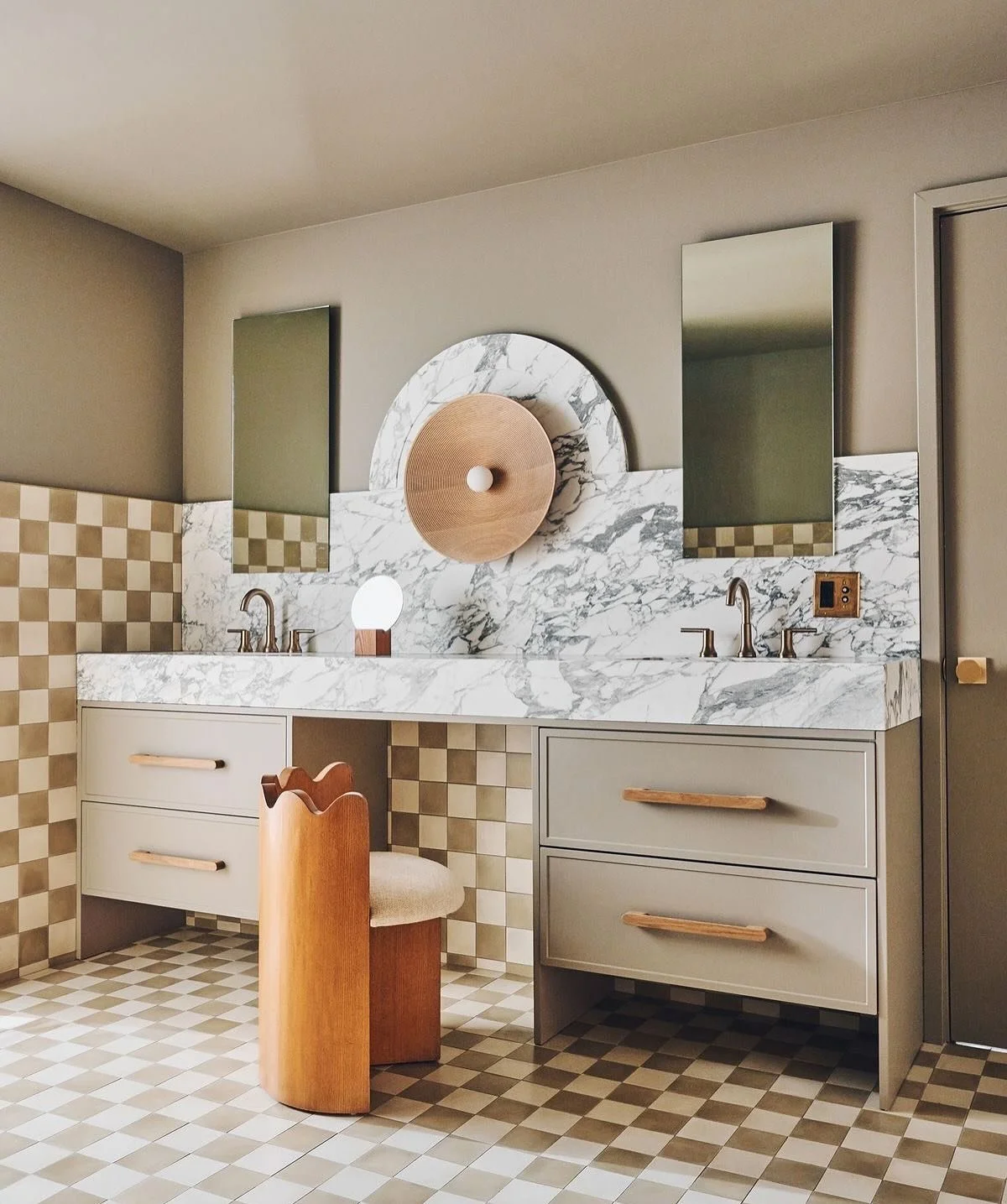 Checkered patterns are making a bold comeback in interior design &mdash; and they&rsquo;re anything but old-fashioned. 

From classic black-and-white floors to playful pastel tiles, this timeless motif brings structure, contrast, and a touch of nosta