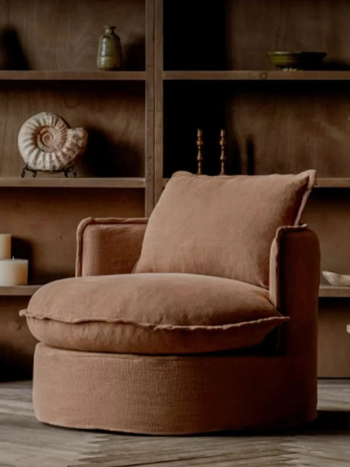Soft curves, warm tones, and ultimate comfort. 

These rounded silhouettes bring a sense of calm and sophistication to any space. A perfect blend of design and coziness.

🖤

#InteriorDesign #ModernLiving #RoundedChairs #CozyCorners #DesignInspo&rdqu