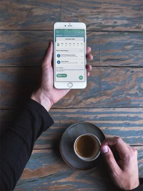 33_agenda_phone_coffee.webp