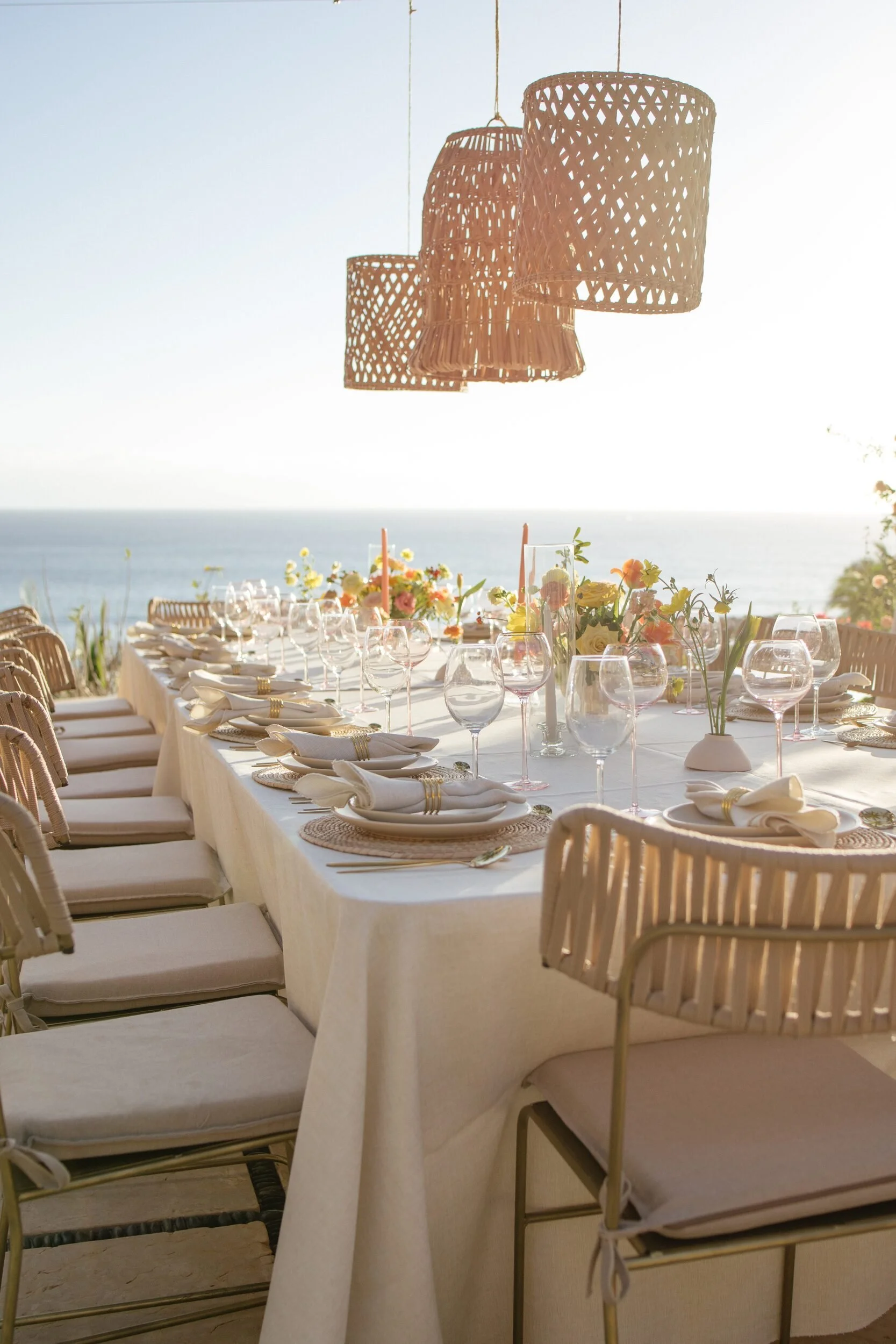 Long table in white linen facing the ocean at Cuixa del Cielo, Punta de Mita