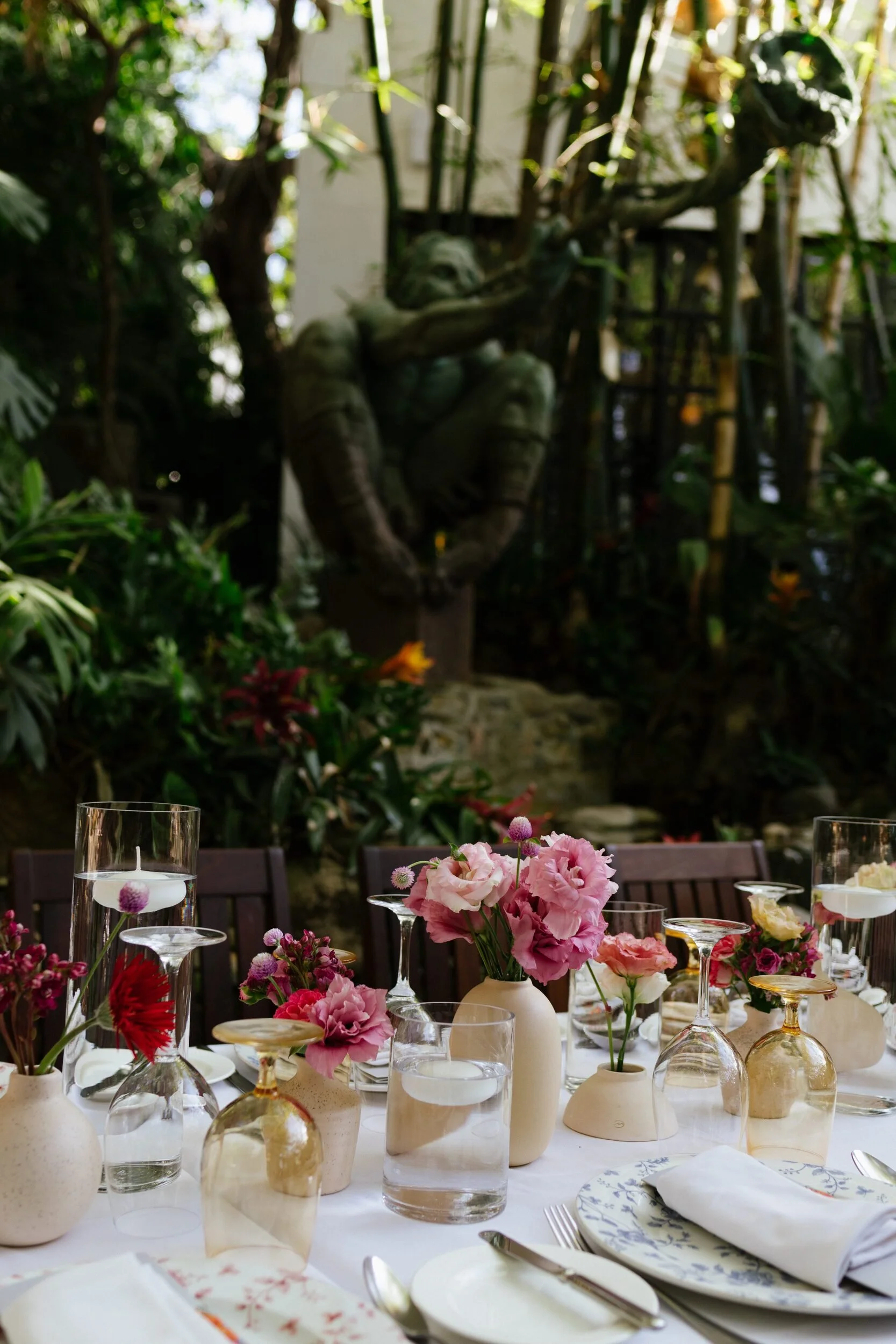 Tablescape with pink florals and vintage china at Café des Artistes